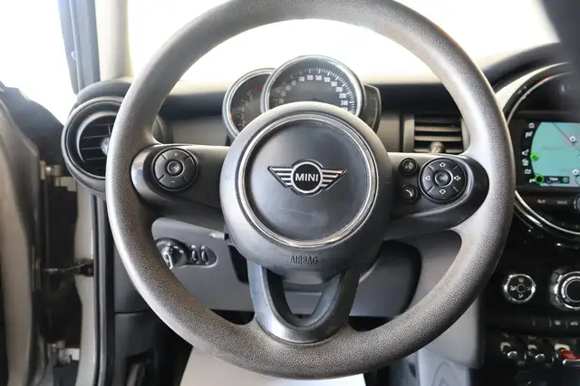 Mini Hatch view 13