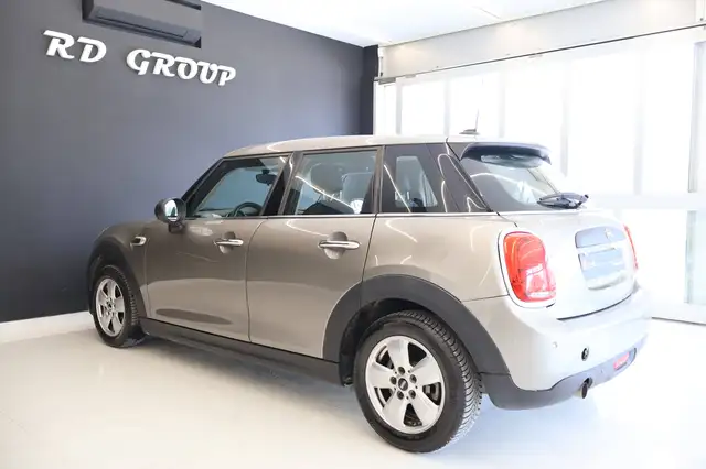 Mini Hatch view 7