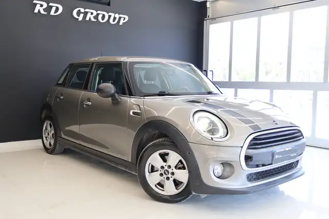 Mini Hatch view 4