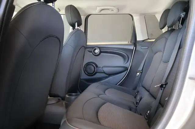 Mini Hatch view 10