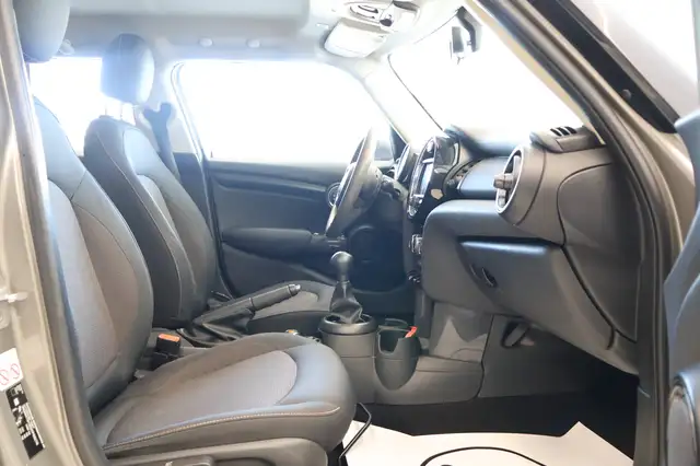 Mini Hatch view 11