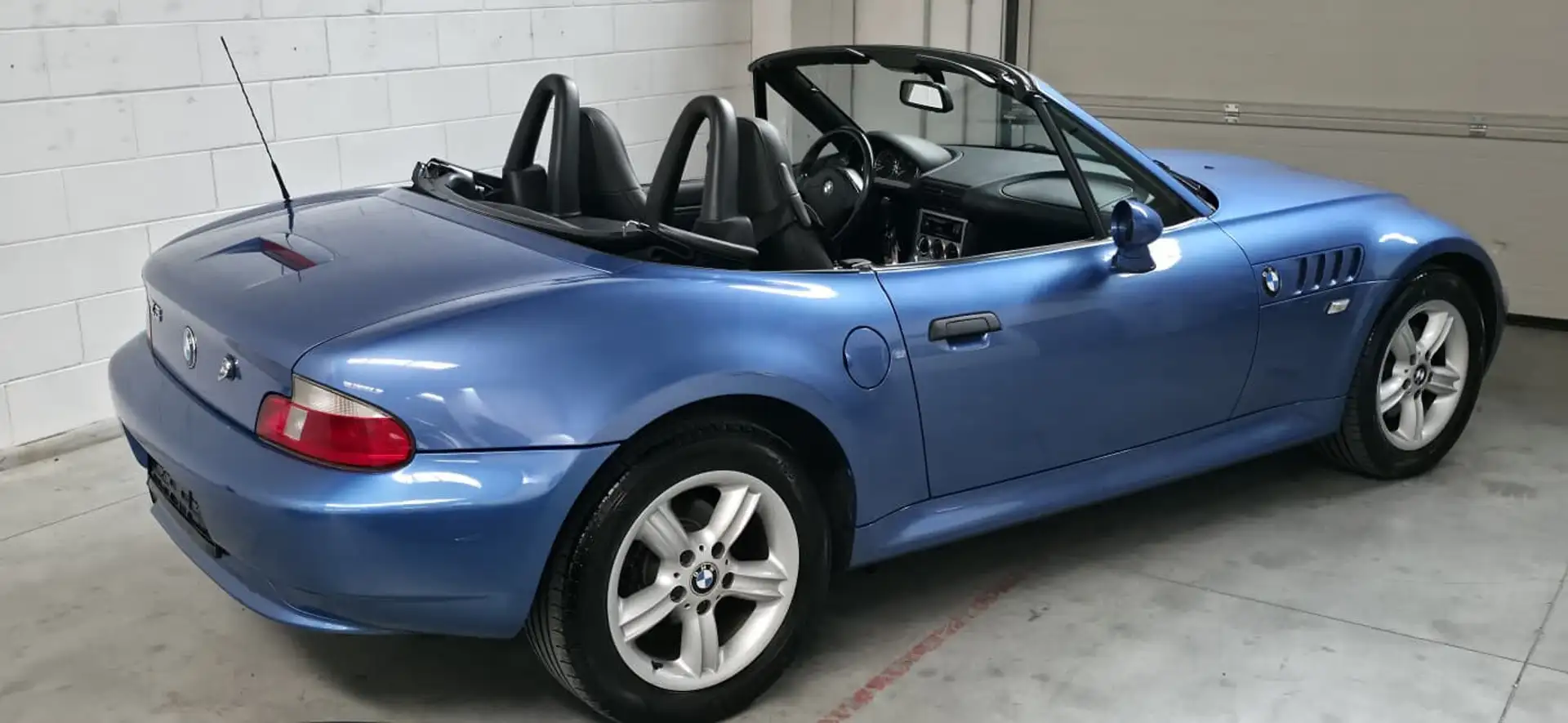 BMW Z3 2.2 Roadster Estoril Individual Blau - 2
