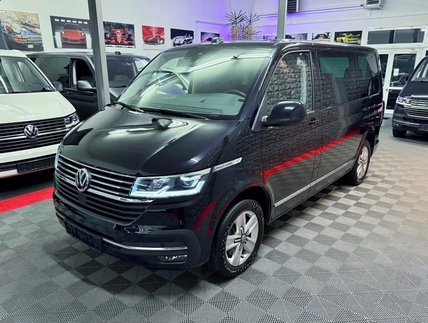 Volkswagen T6.1 Multivan T6.1 Multivan 2.0 TDI DSG 4Motion Gen. Six, STH Schwarz - 1