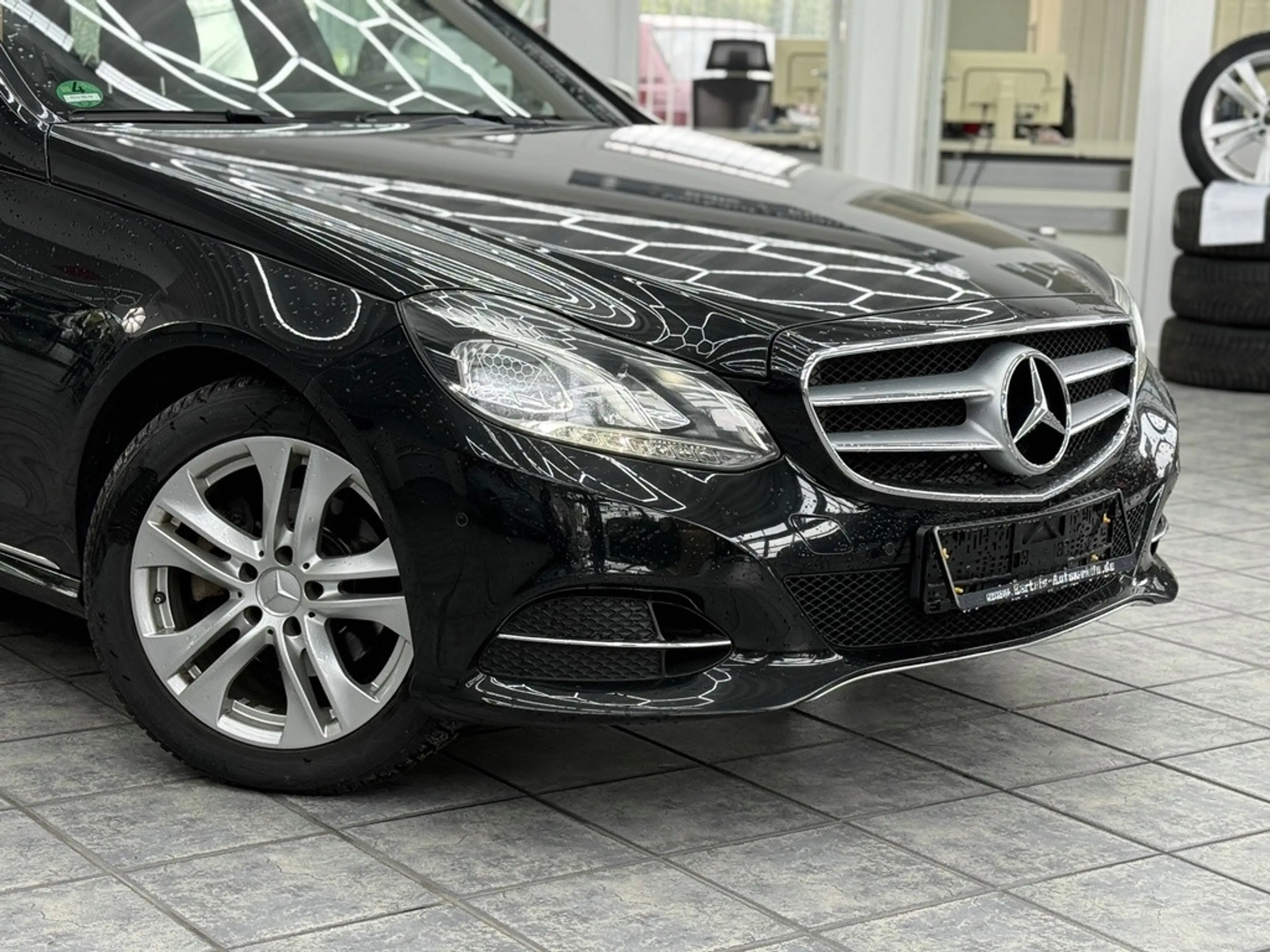 Mercedes-Benz E 220 T BlueTec Avantgarde, LED, Leder, Kamera — photo 2