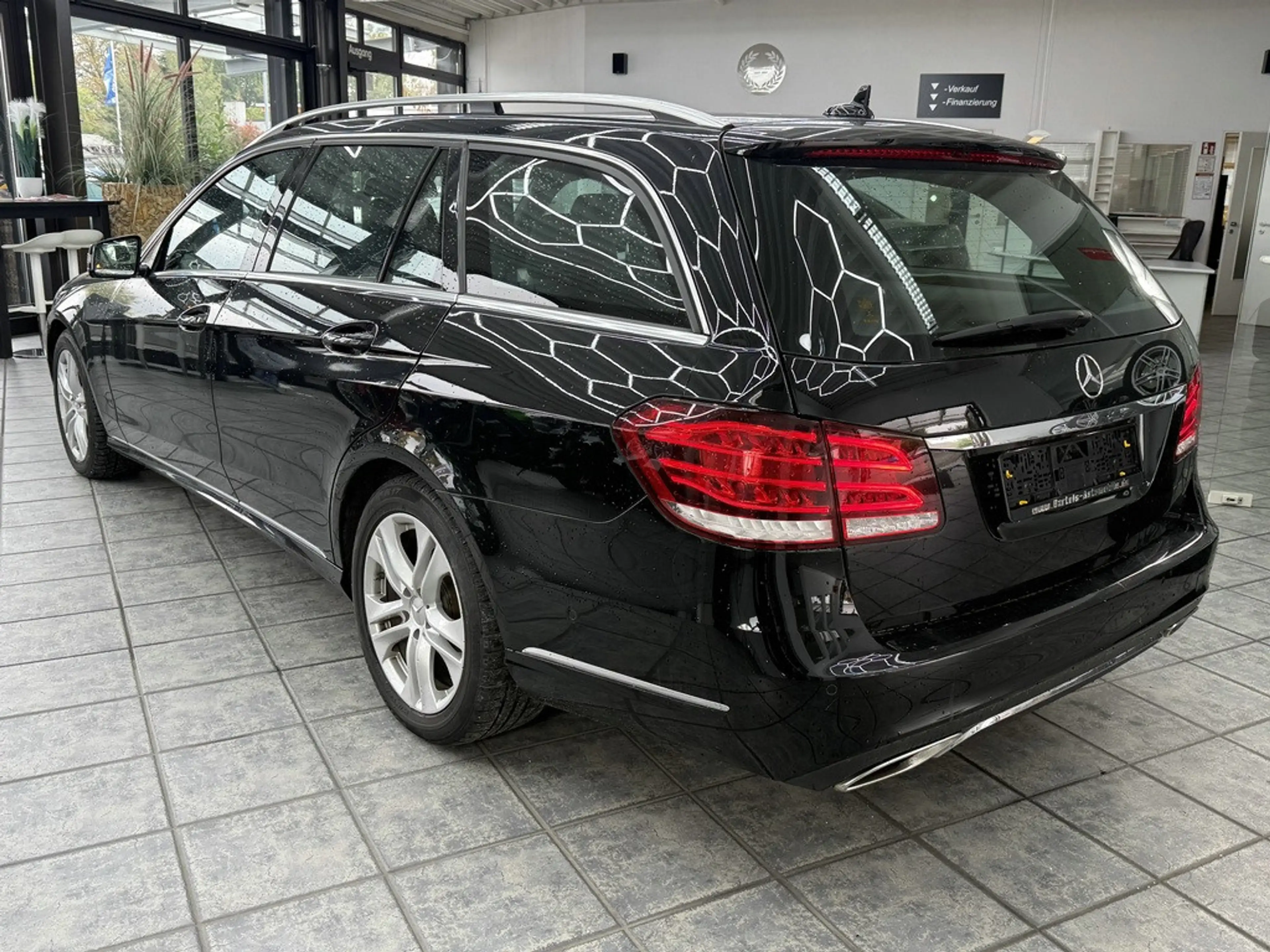 Mercedes-Benz E 220 T BlueTec Avantgarde, LED, Leder, Kamera — photo 7