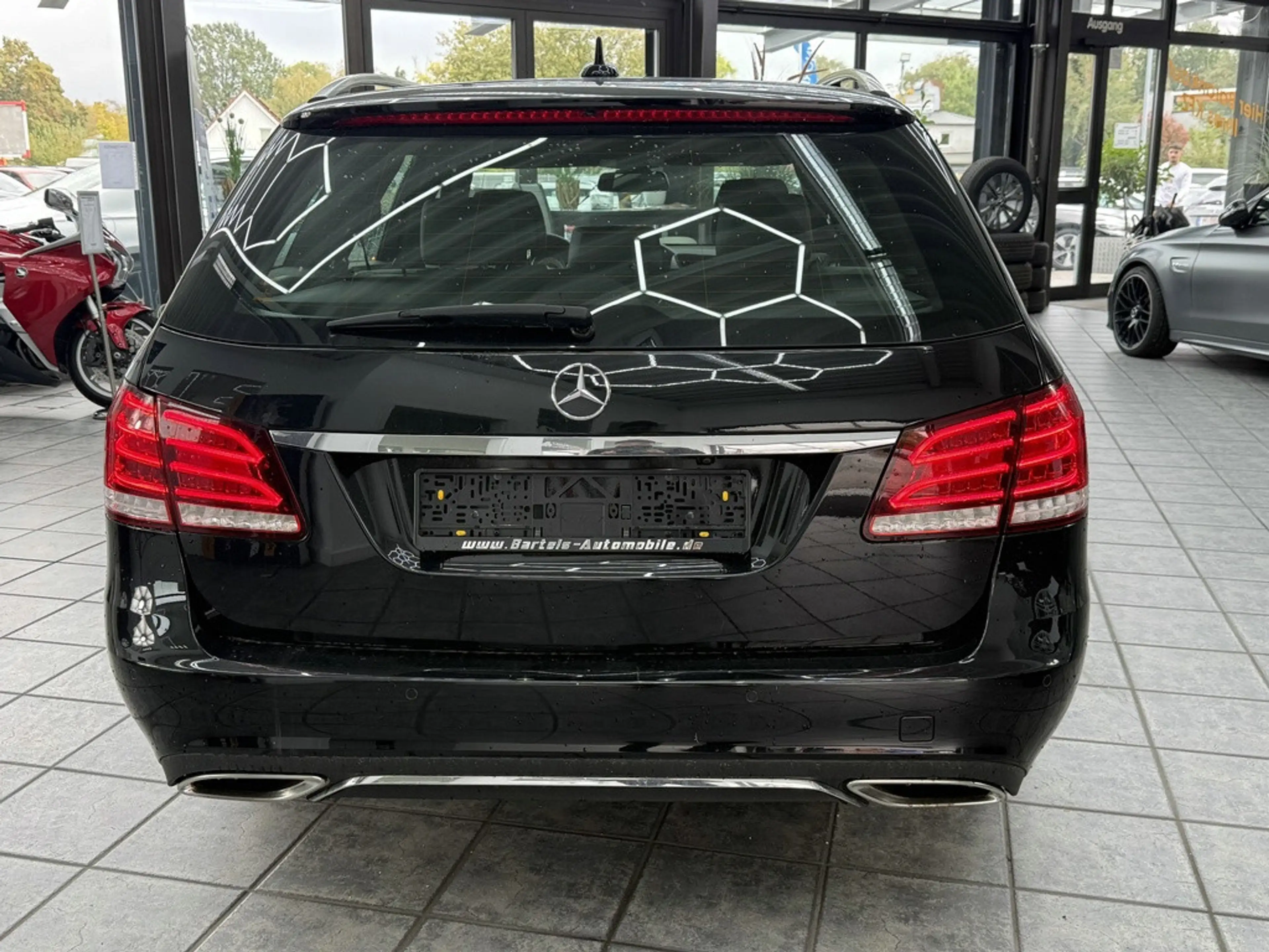 Mercedes-Benz E 220 T BlueTec Avantgarde, LED, Leder, Kamera — photo 9