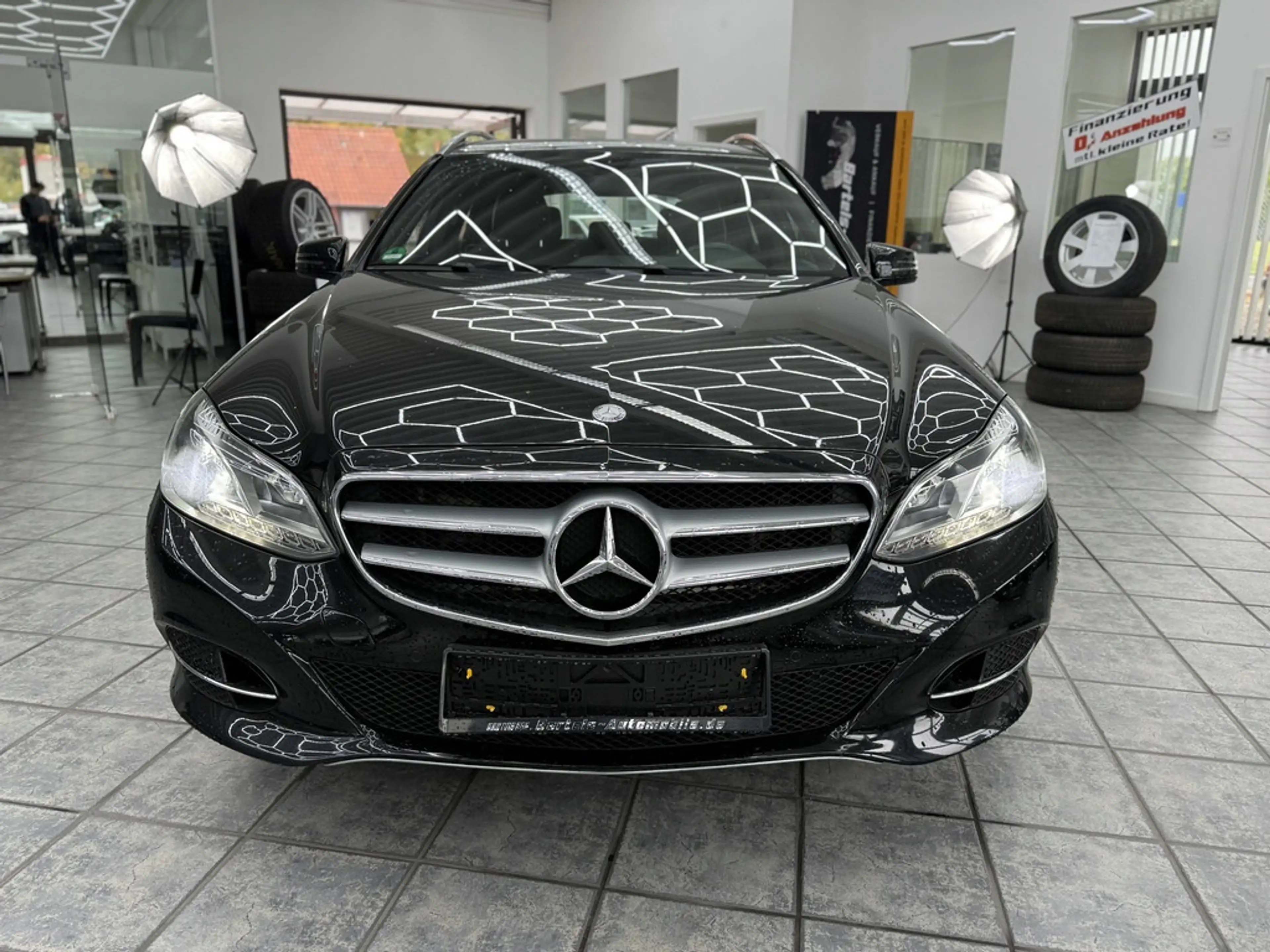 Mercedes-Benz E 220 T BlueTec Avantgarde, LED, Leder, Kamera — photo 3