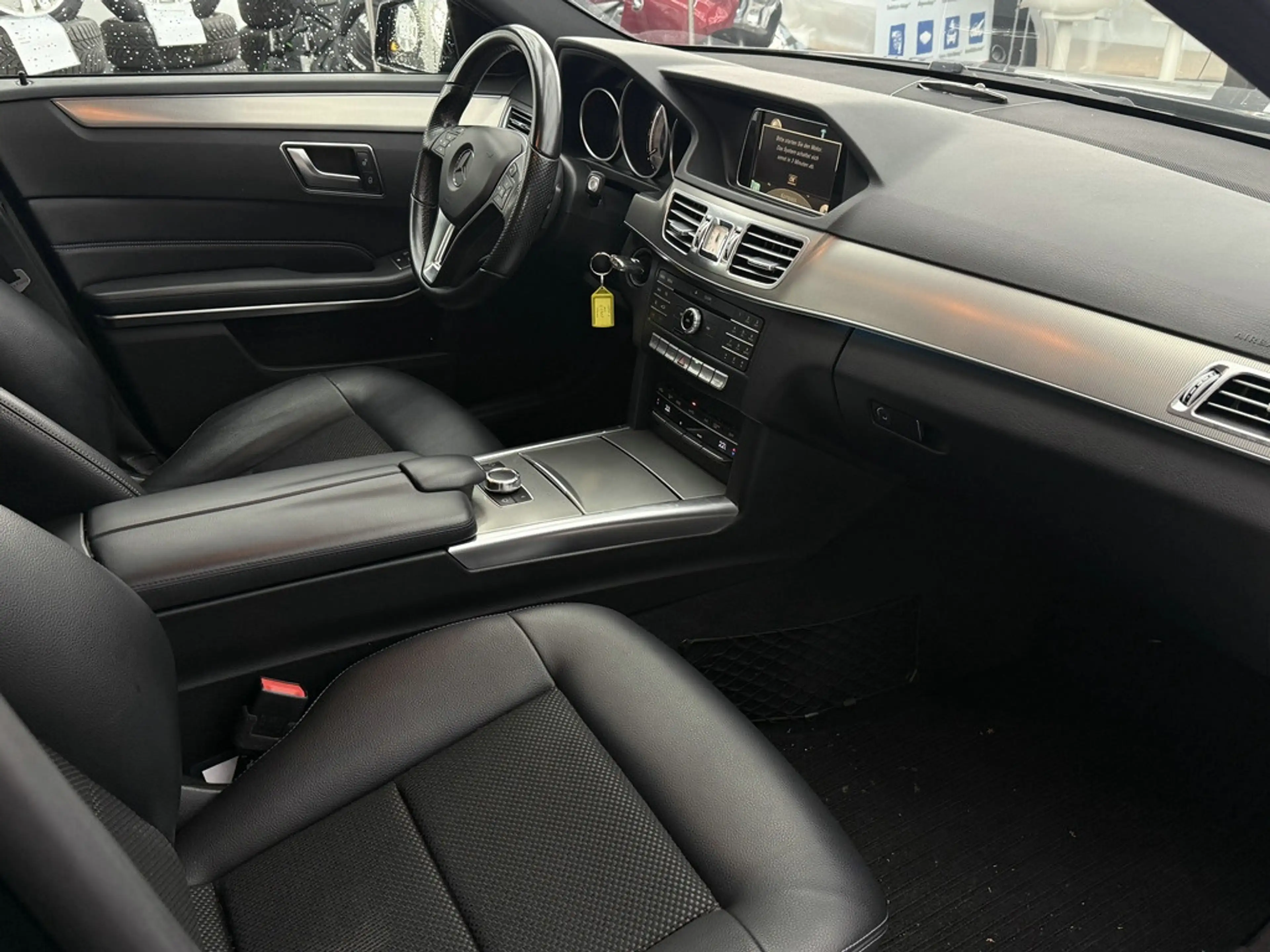 Mercedes-Benz E 220 T BlueTec Avantgarde, LED, Leder, Kamera — photo 15