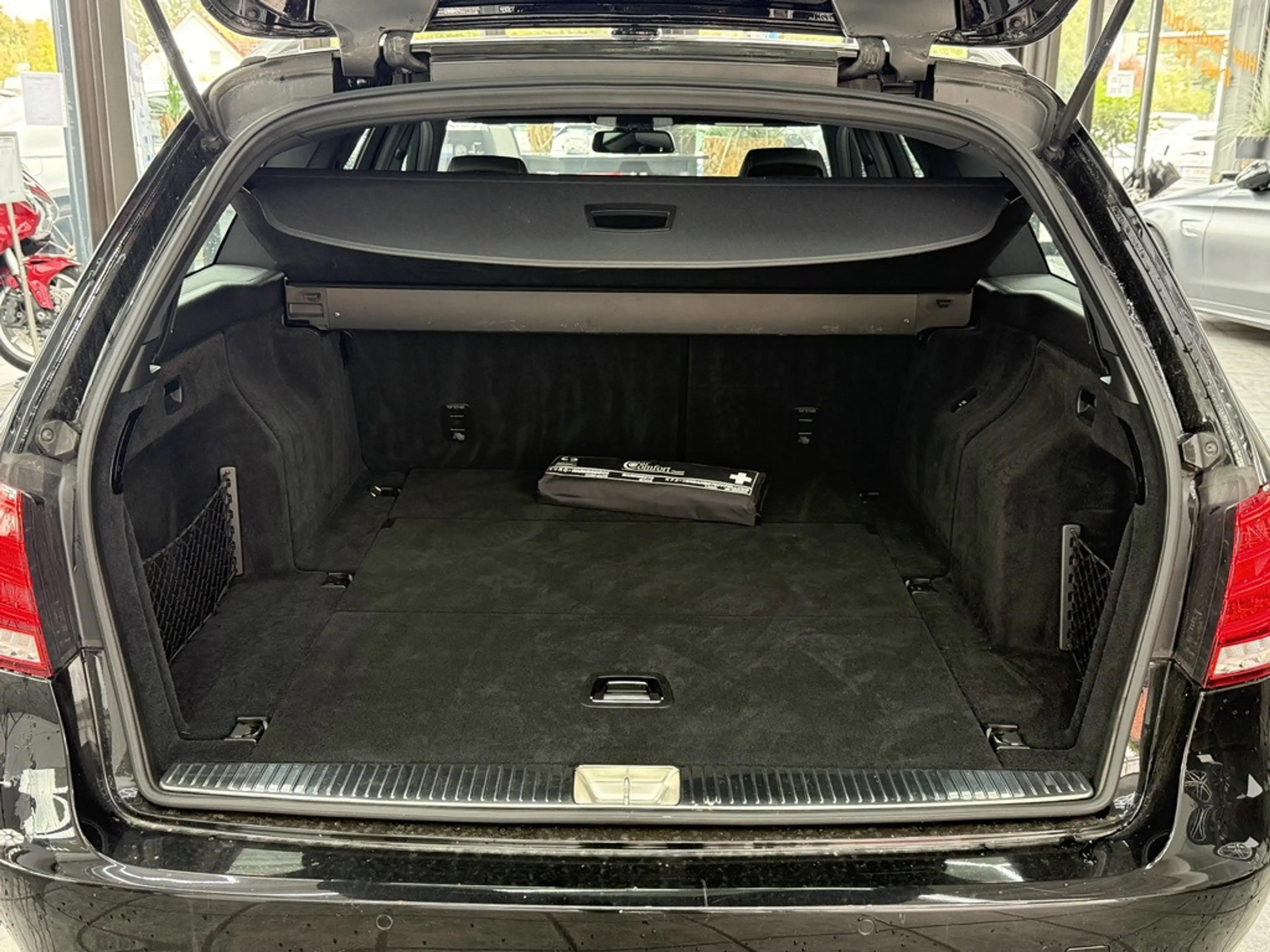 Mercedes-Benz E 220 T BlueTec Avantgarde, LED, Leder, Kamera — photo 13
