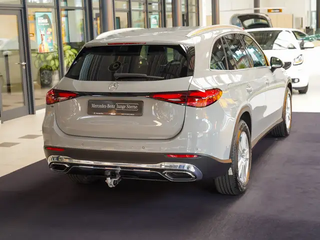 Mercedes-Benz GLC view 3