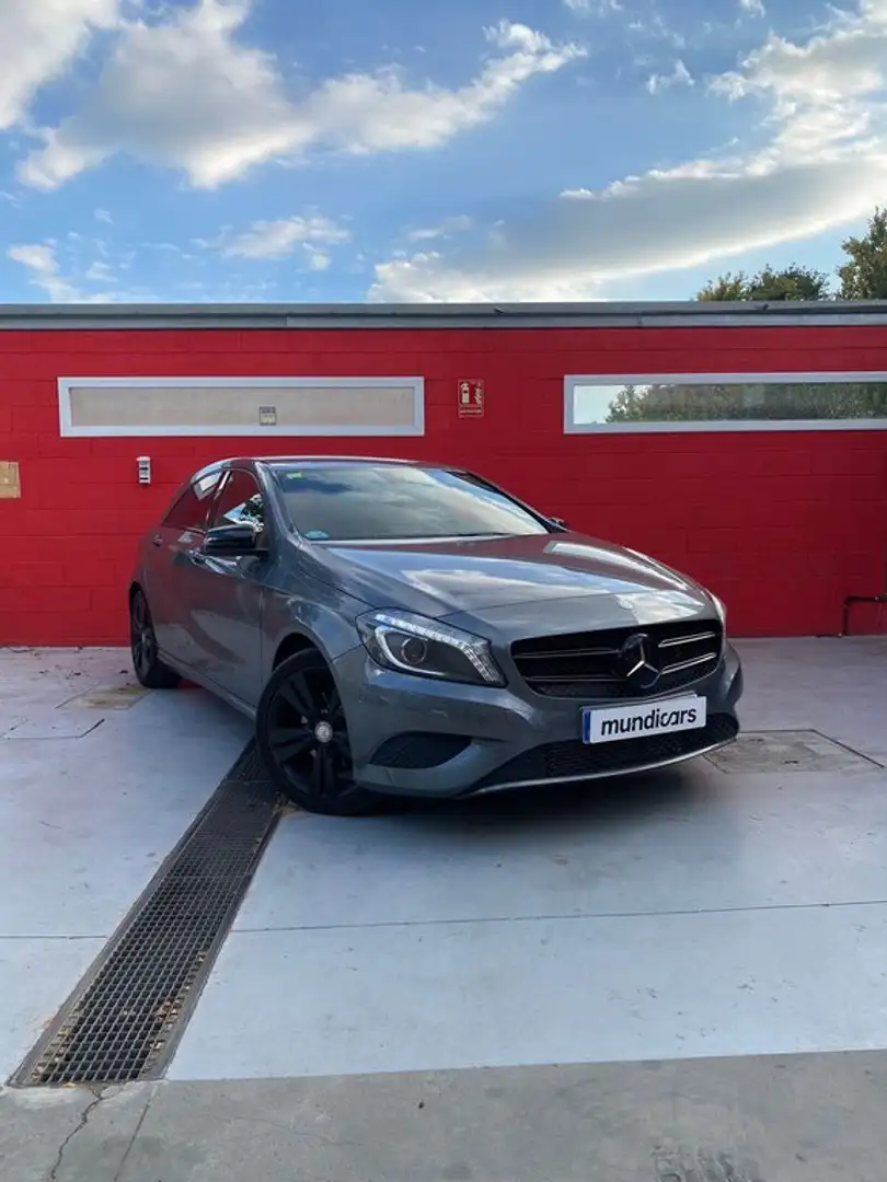 Mercedes-Benz A 200 200CDI BE Urban Gris - 2