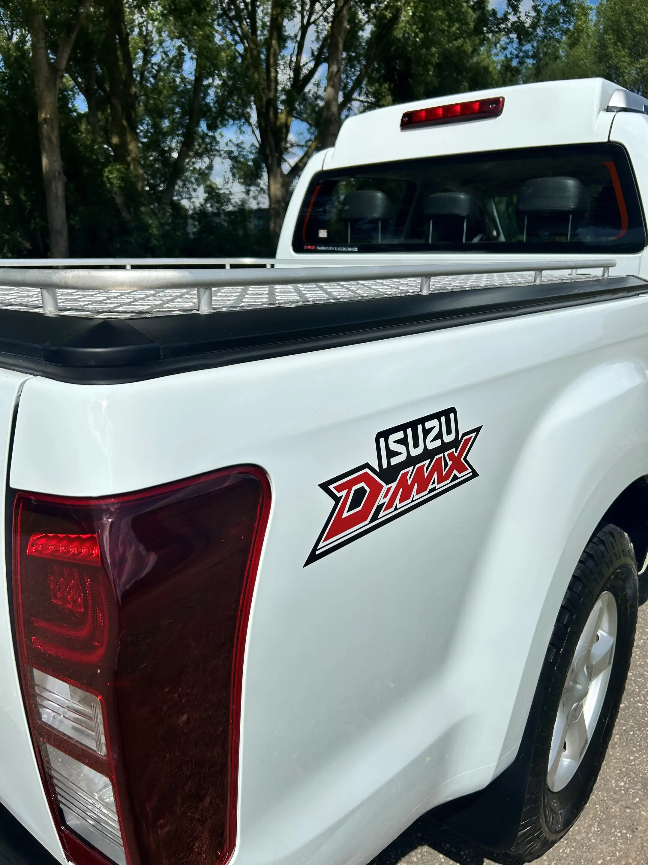 Isuzu D-Max 2.5 Double Cab LSX — photo 13