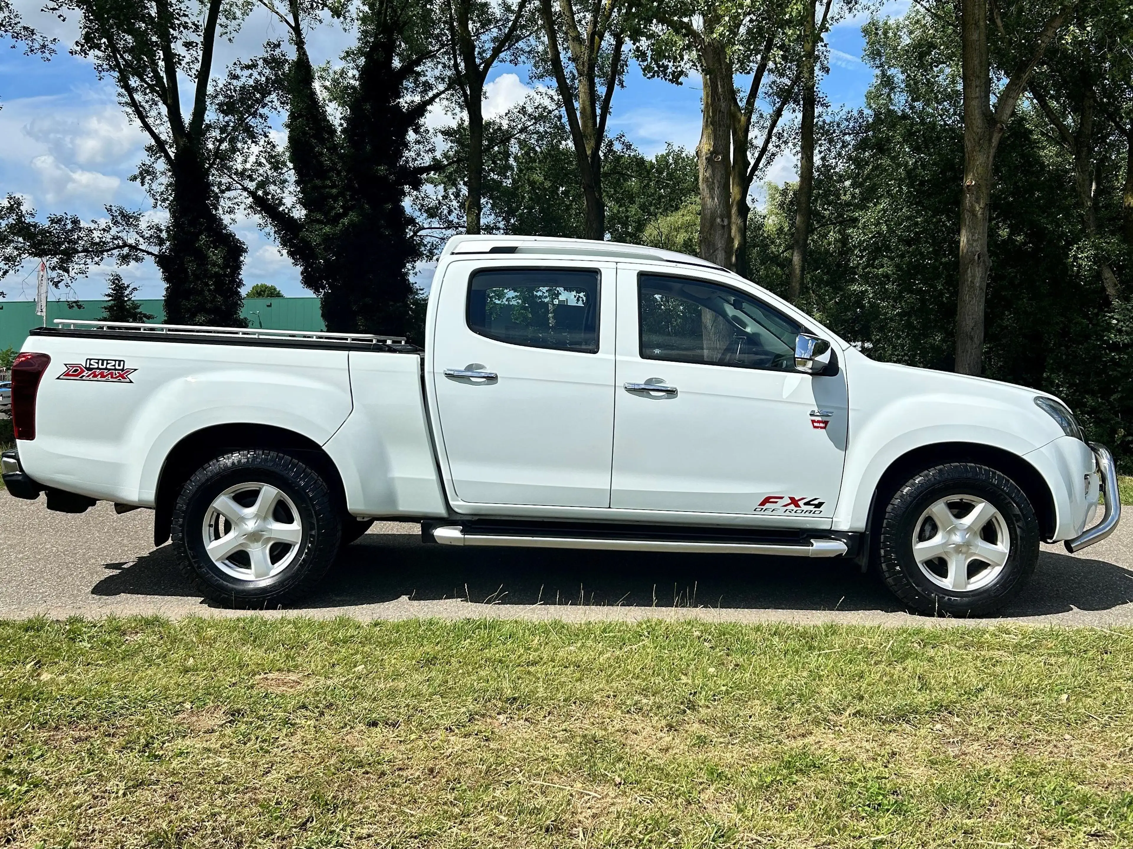 Isuzu D-Max 2.5 Double Cab LSX — photo 11