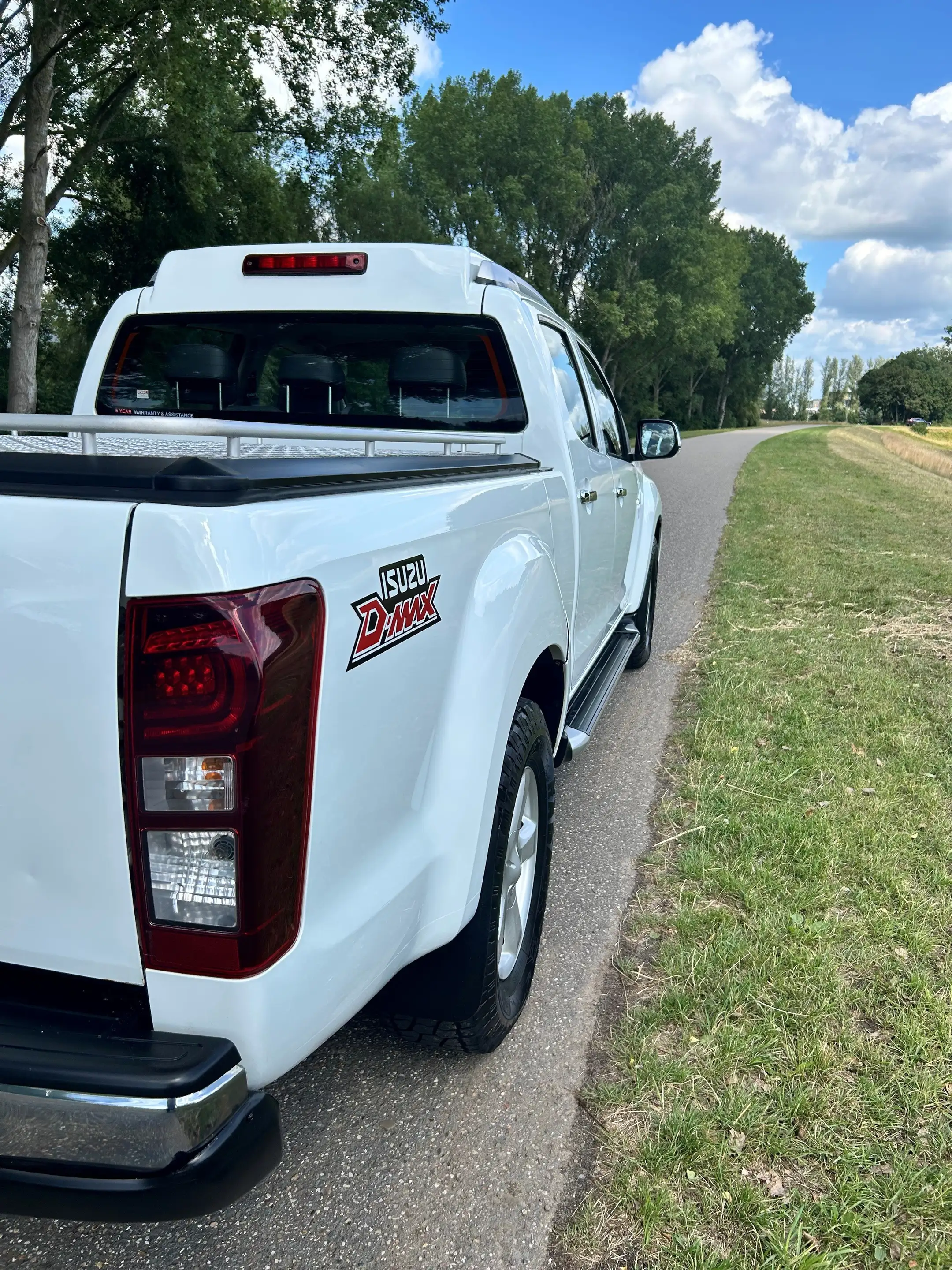 Isuzu D-Max 2.5 Double Cab LSX — photo 4