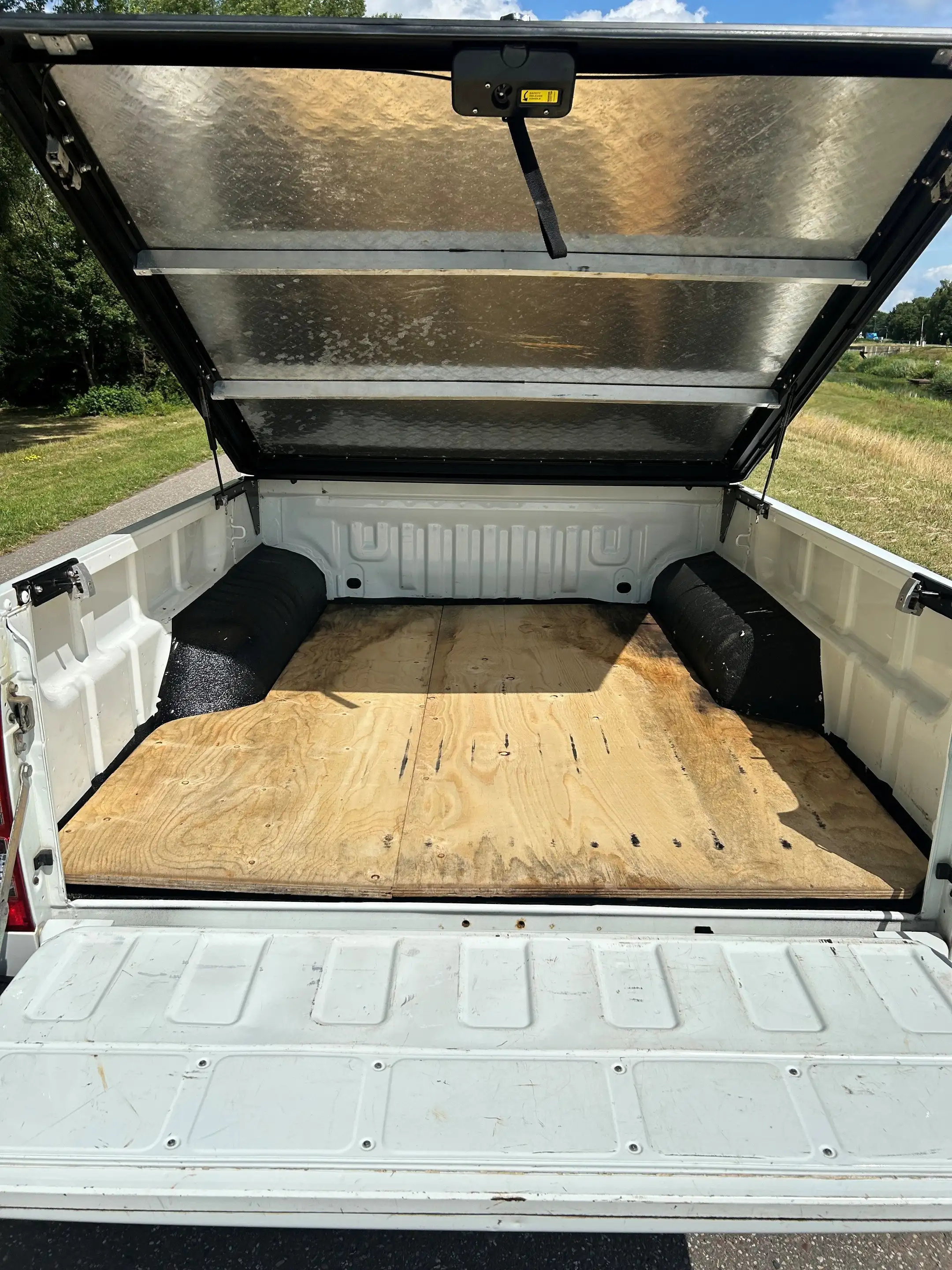 Isuzu D-Max 2.5 Double Cab LSX — photo 15