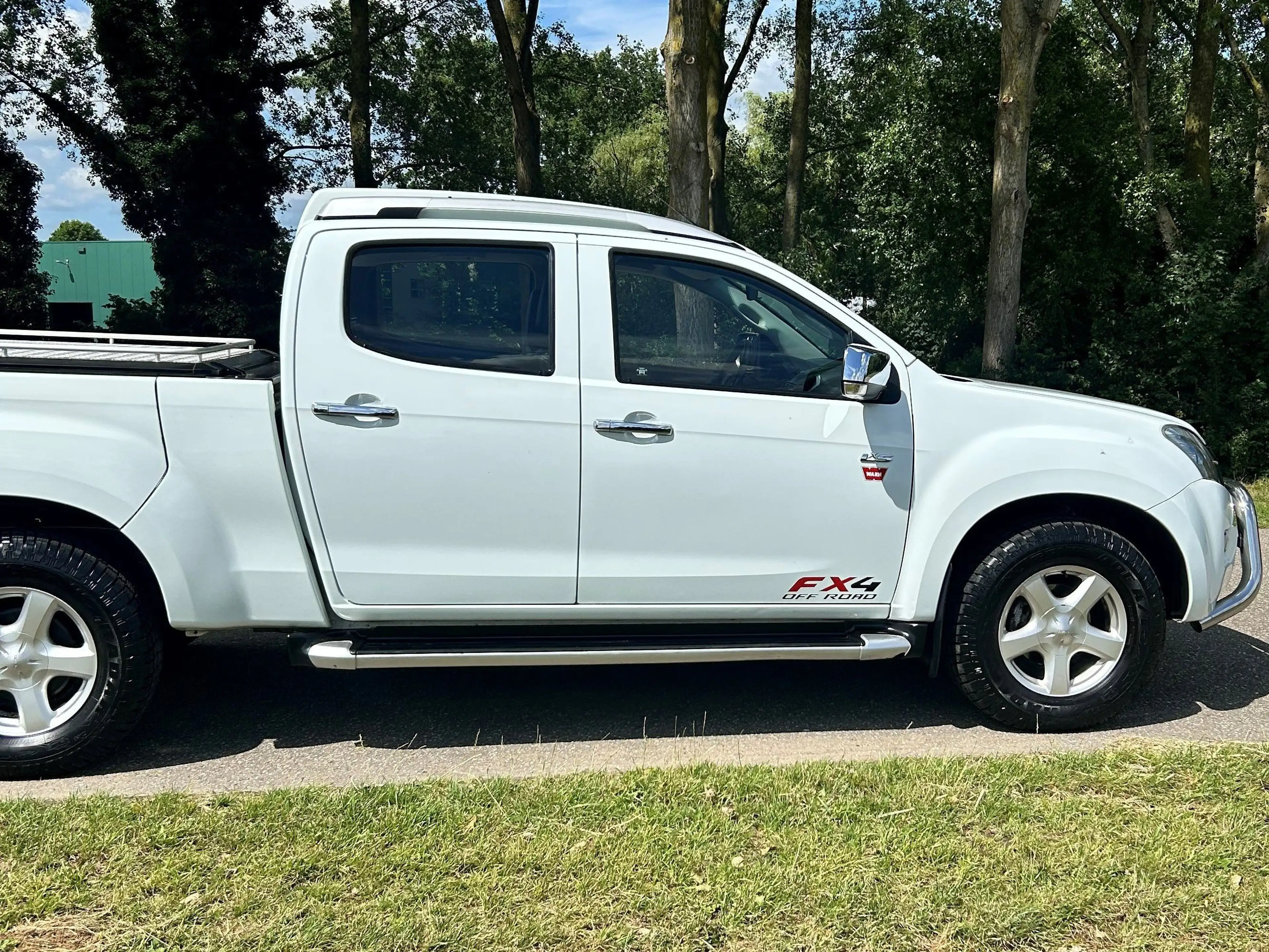 Isuzu D-Max 2.5 Double Cab LSX — photo 12