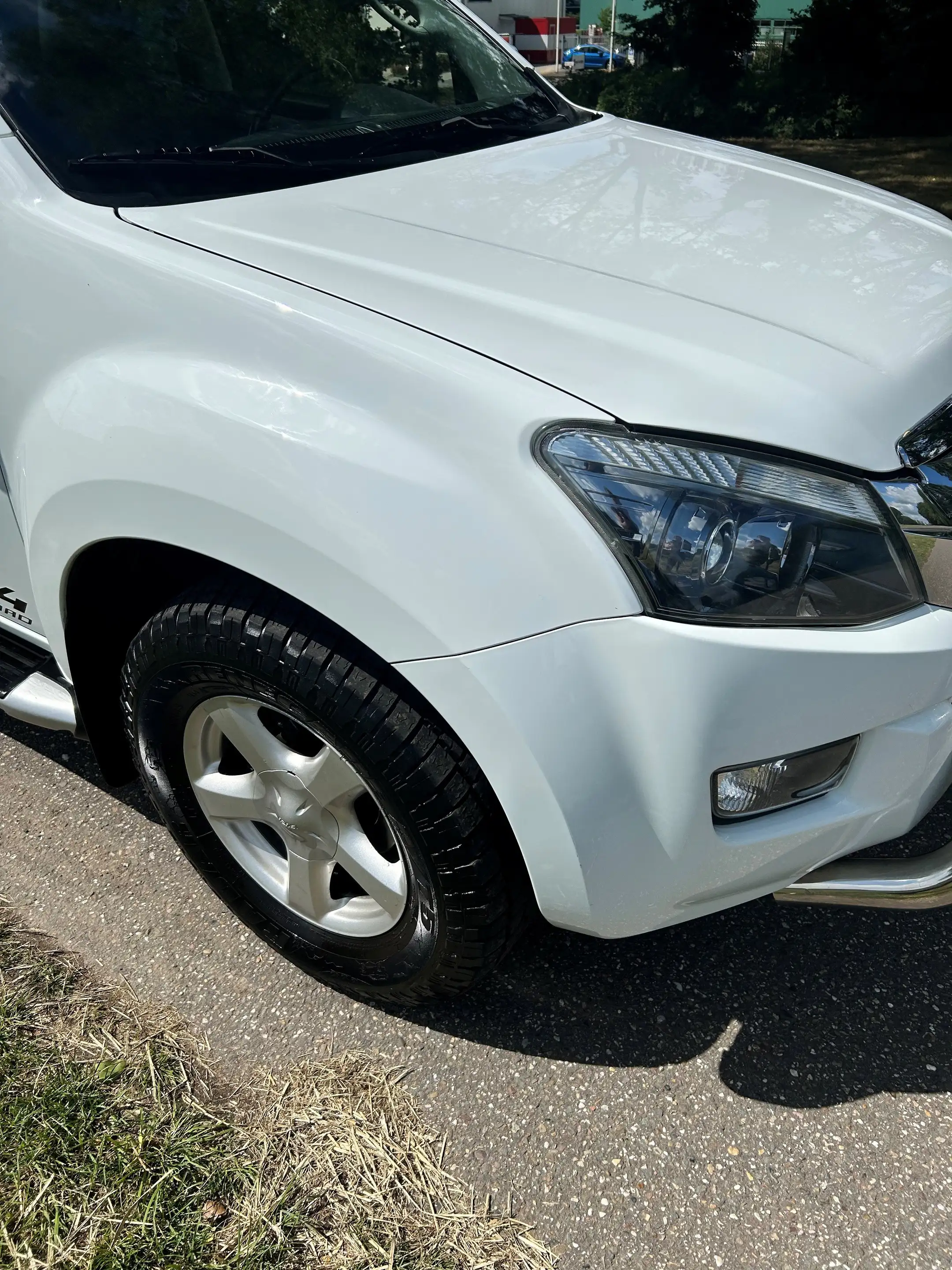 Isuzu D-Max 2.5 Double Cab LSX — photo 6