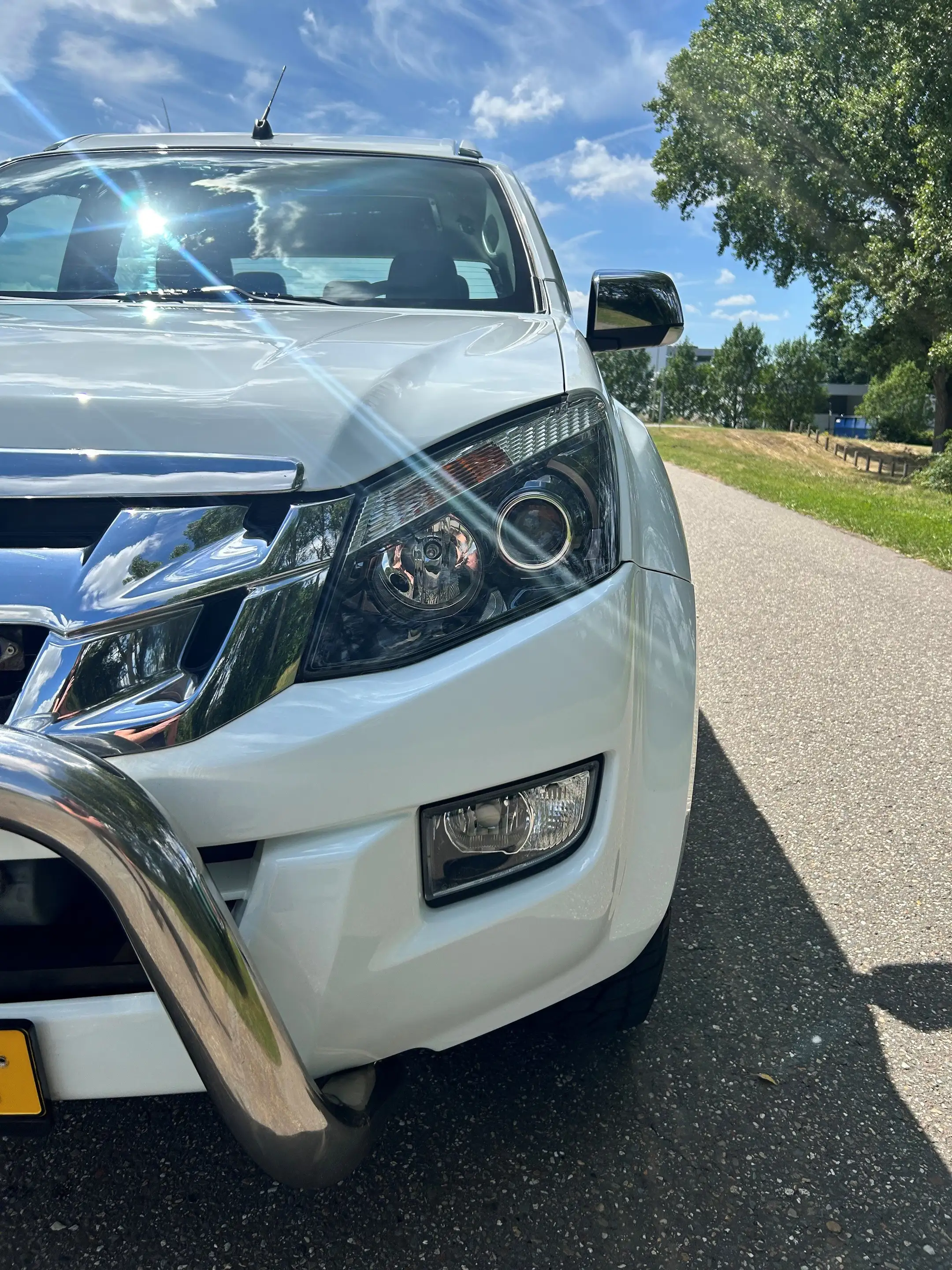 Isuzu D-Max 2.5 Double Cab LSX — photo 5