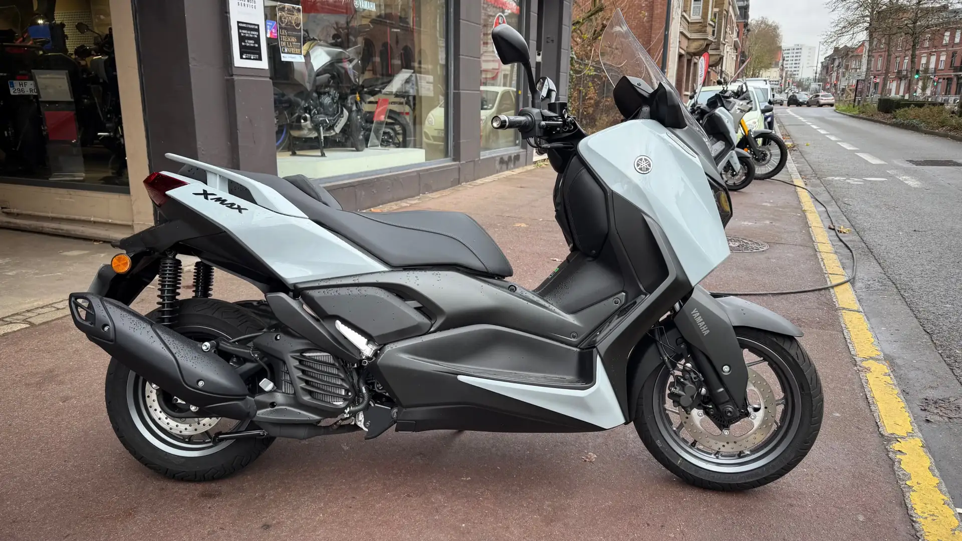 Yamaha X-Max 125 Gris - 1