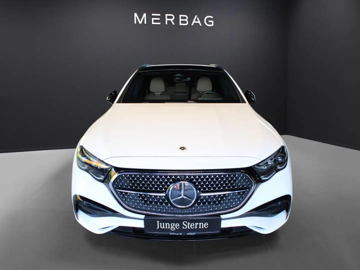 Mercedes-Benz E 300 T de 4M *AMG Night Pano AHK Digital DC+AC Weiß - 2