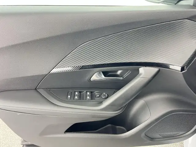 Peugeot 2008 view 11