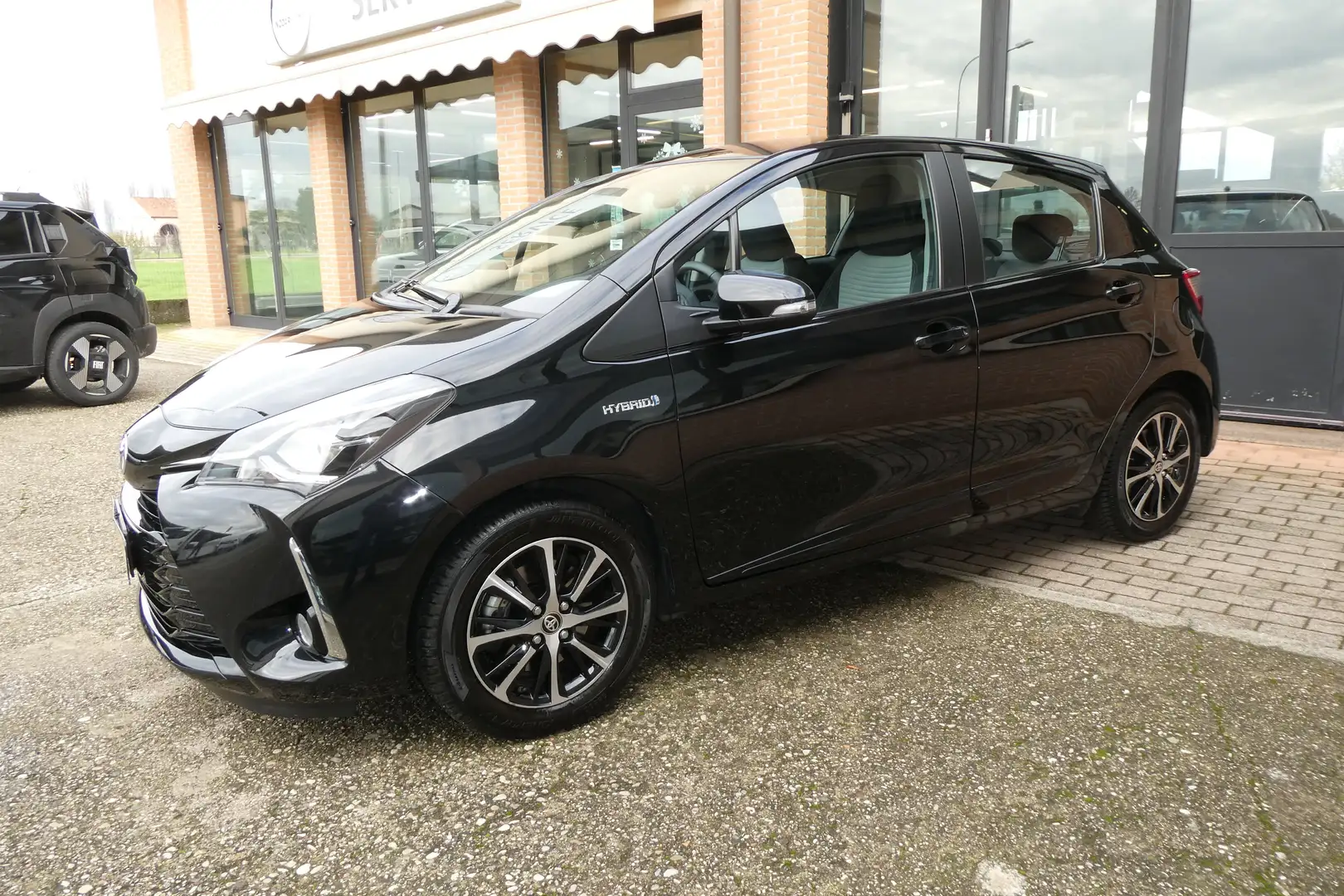 Toyota Yaris Yaris III 2017 5p 1.5h Active my18 Nero - 1