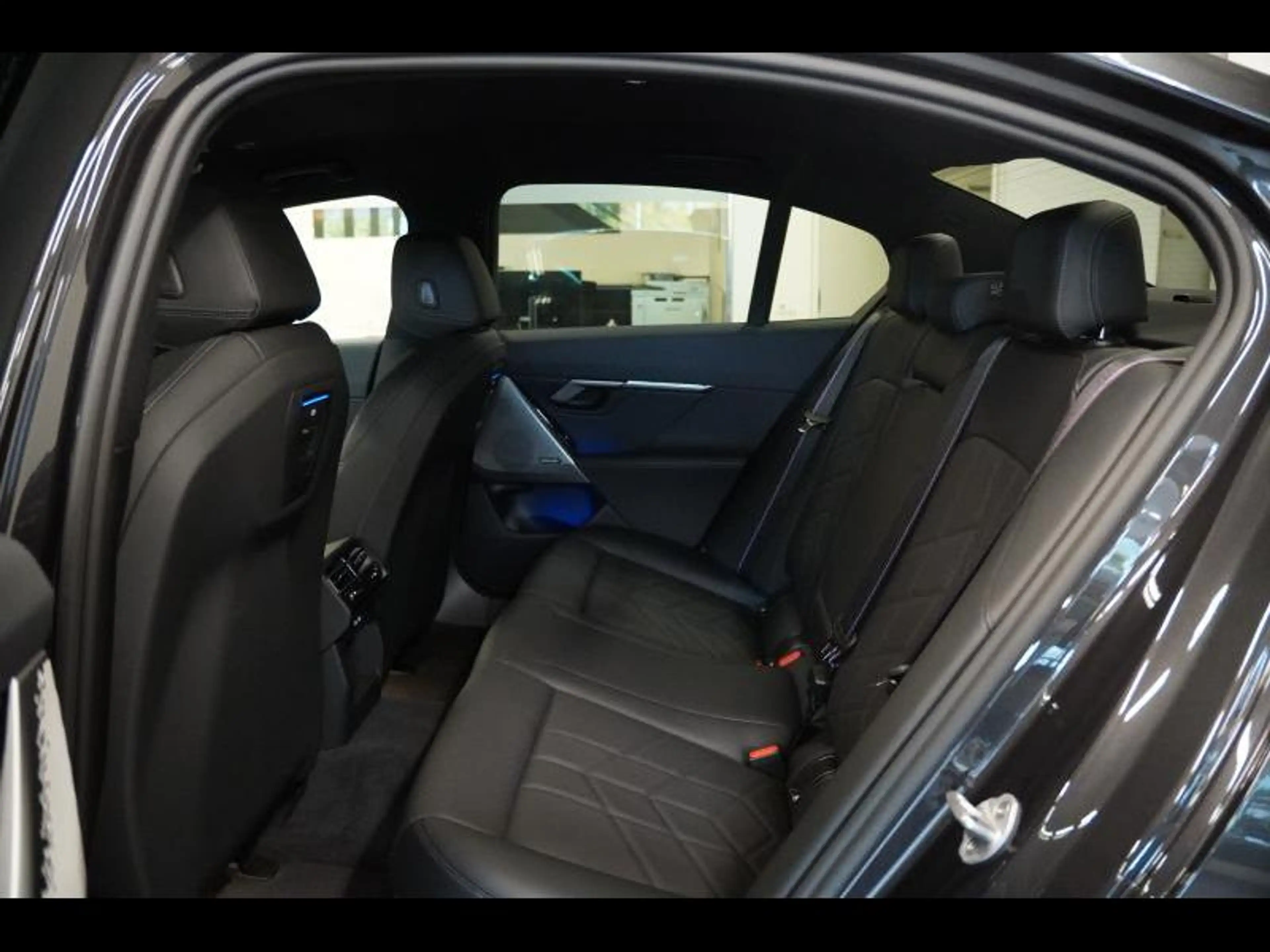 BMW i5 M PACK PRO HARMANKARDON TREKHAAK DRIV ASSIST ORO 3 — photo 11