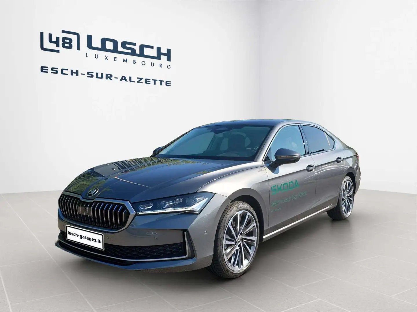 Skoda Superb Laurent and Klement Gris - 1