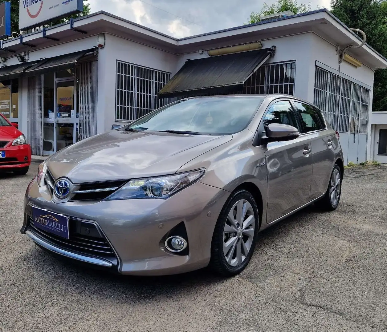 Toyota Auris 5p 1.8h Active+ Bej - 1