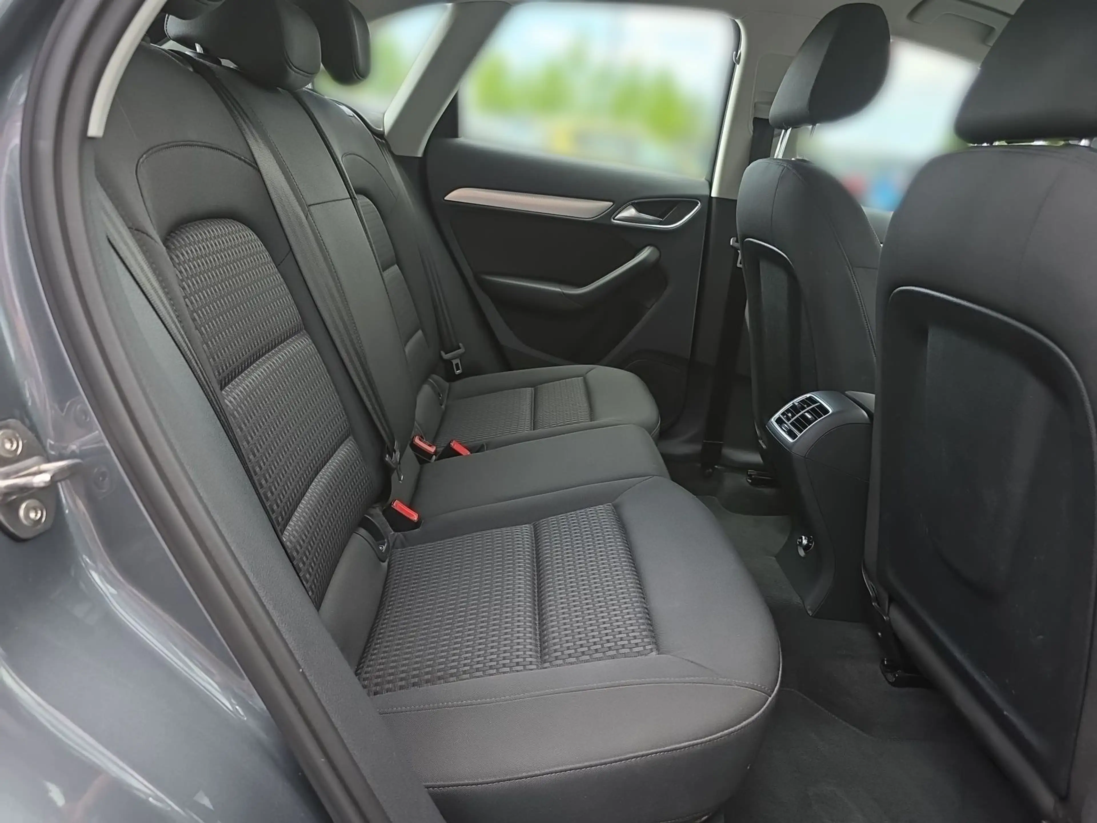Audi Q3 1.4 TFSI design Sitzheizung Tempomat — photo 13