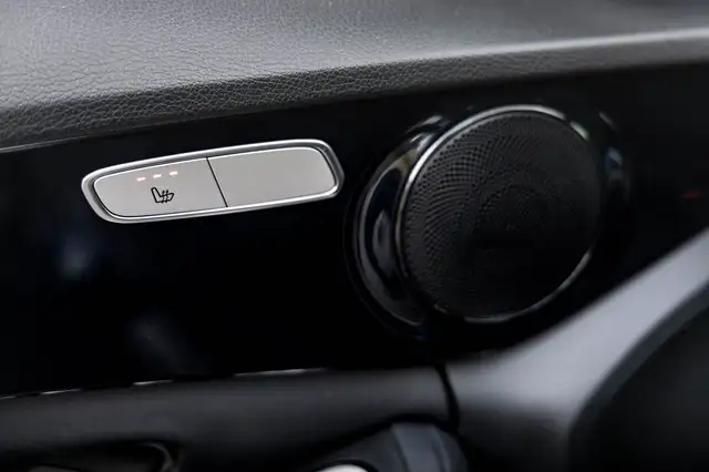 Mercedes-Benz C-Class view 8