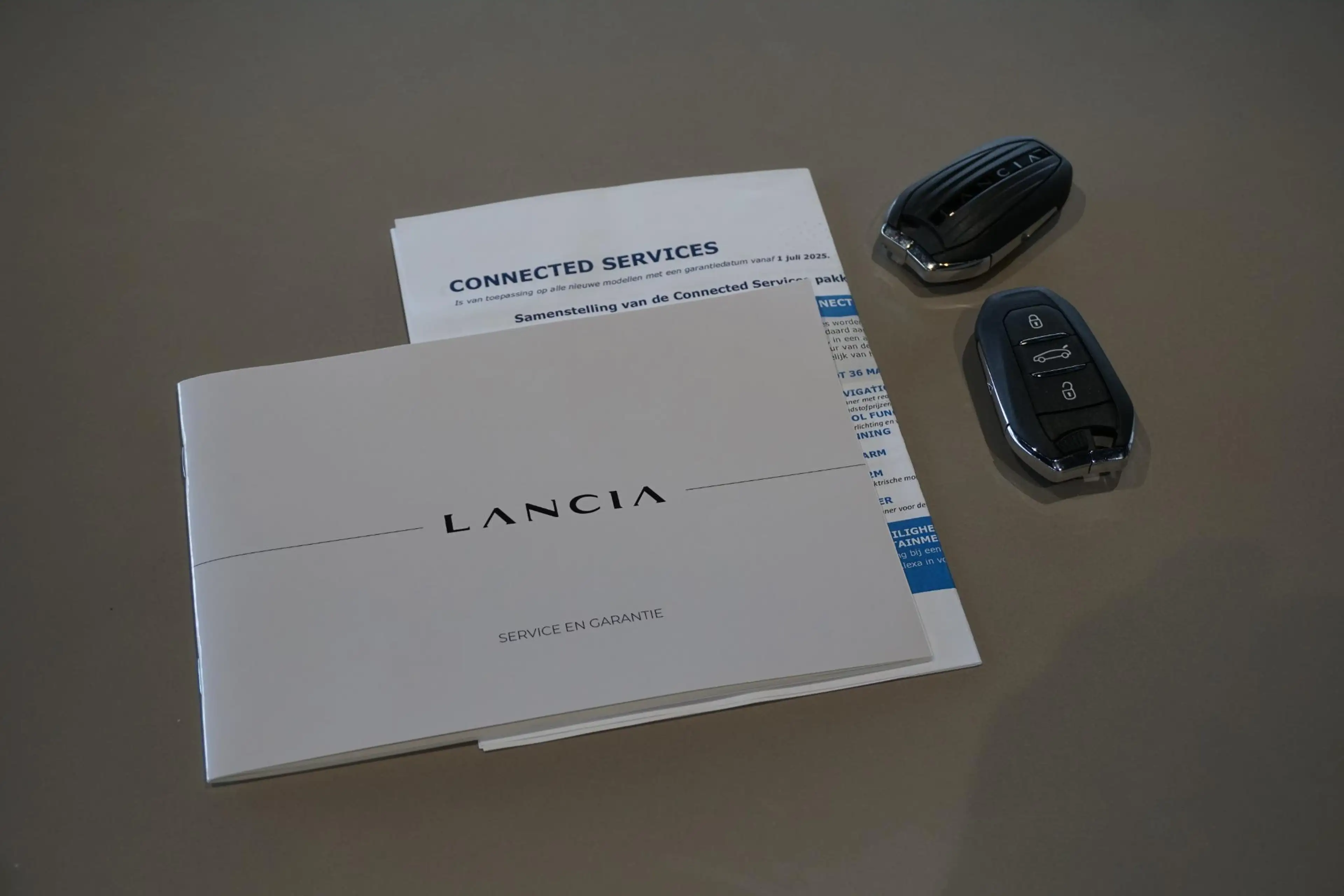 Lancia Ypsilon Edizione Limitata 51 kWh + 360° CAMERA / DODEHOEK — photo 13