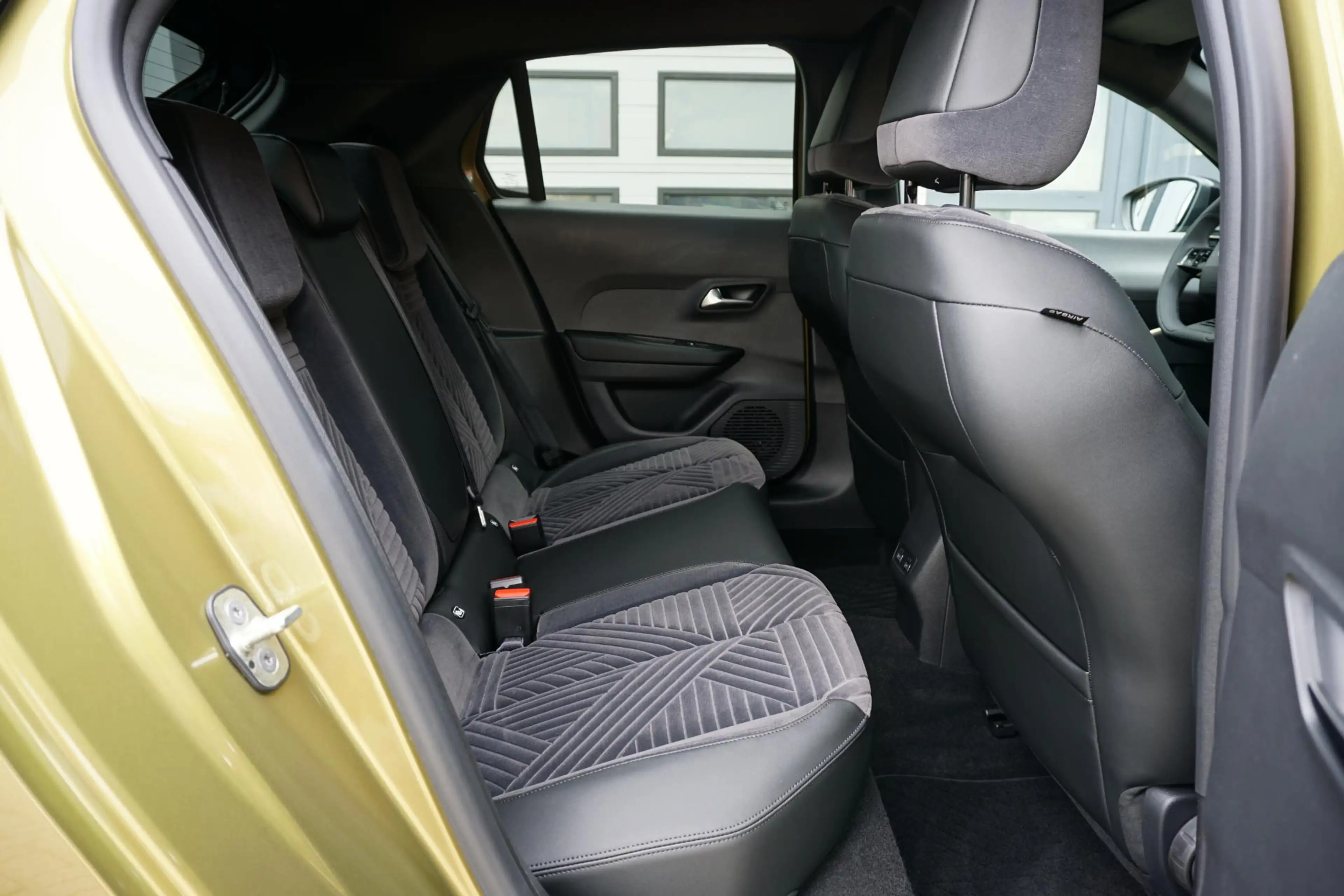 Lancia Ypsilon Edizione Limitata 51 kWh + 360° CAMERA / DODEHOEK — photo 8
