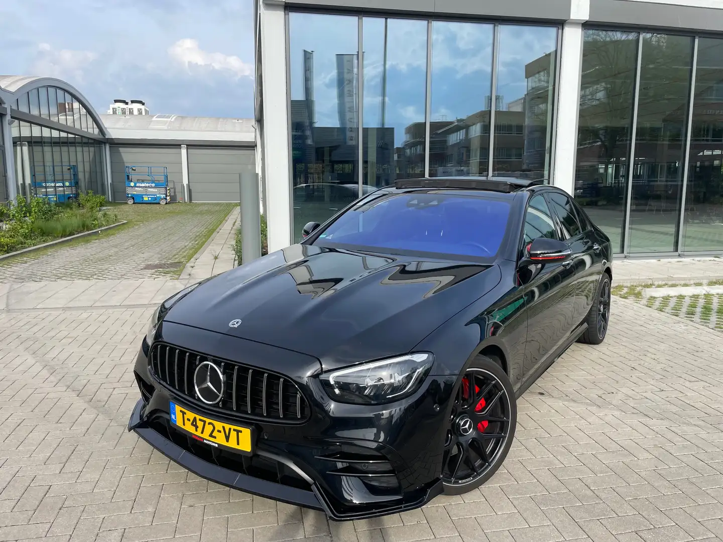 Mercedes-Benz E 300 E 300 AMG Line |Pano|Burmester|Luchtvering|Sfeer Zwart - 2