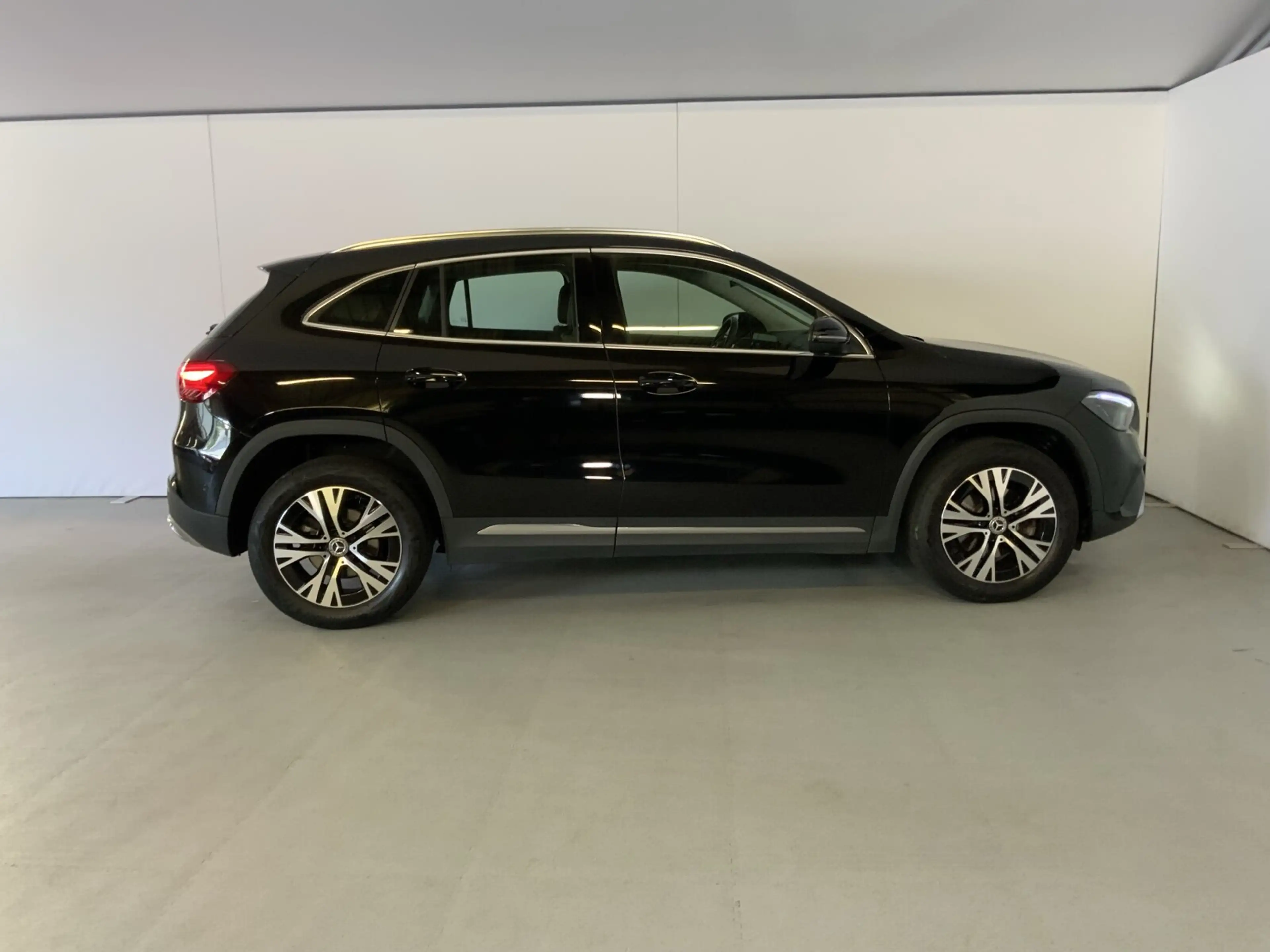 Mercedes-Benz GLA 200 GLA 200 Progressive Rückfahrkamera Winter-Paket — photo 4