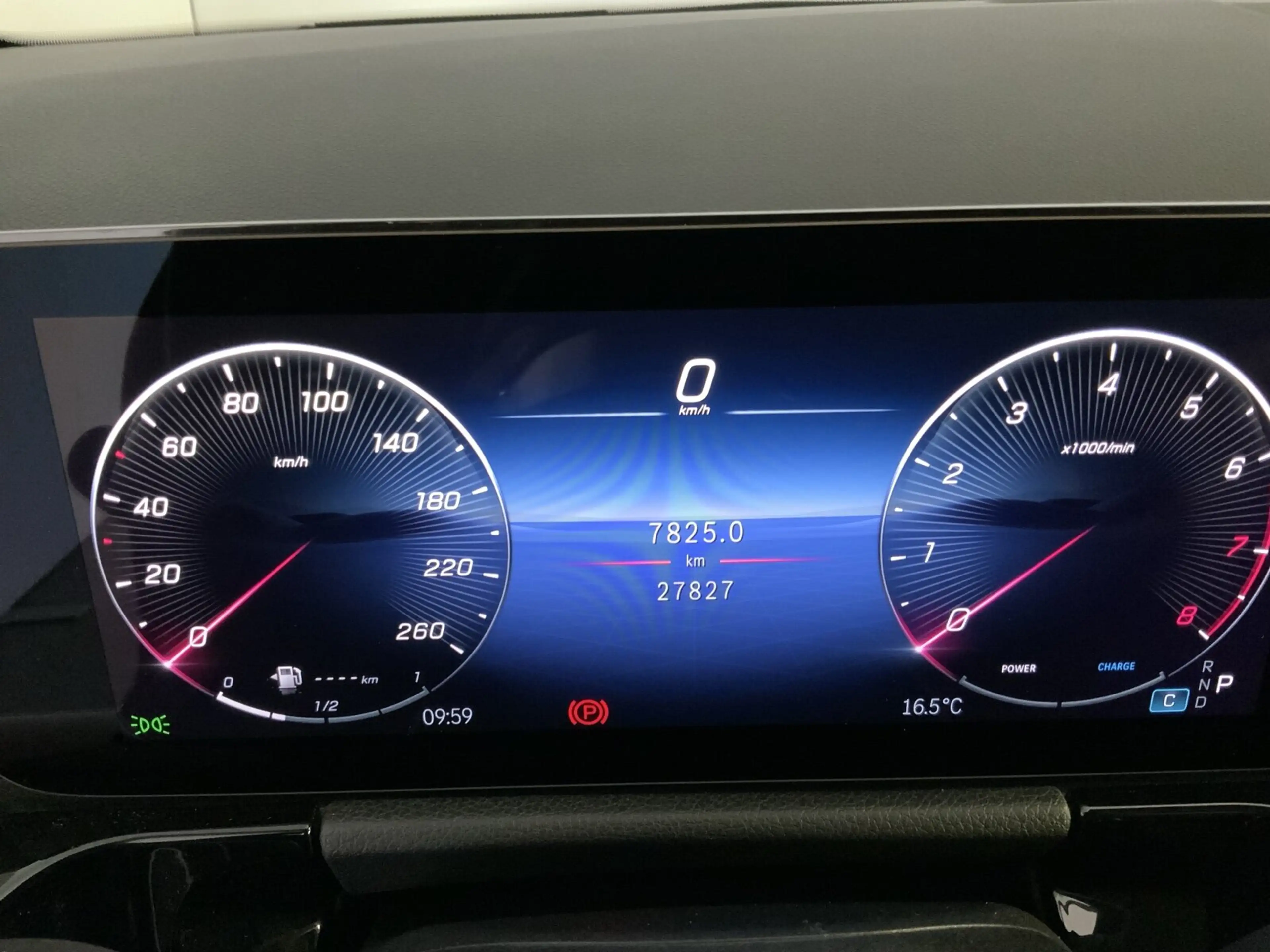 Mercedes-Benz GLA 200 GLA 200 Progressive Rückfahrkamera Winter-Paket — photo 11