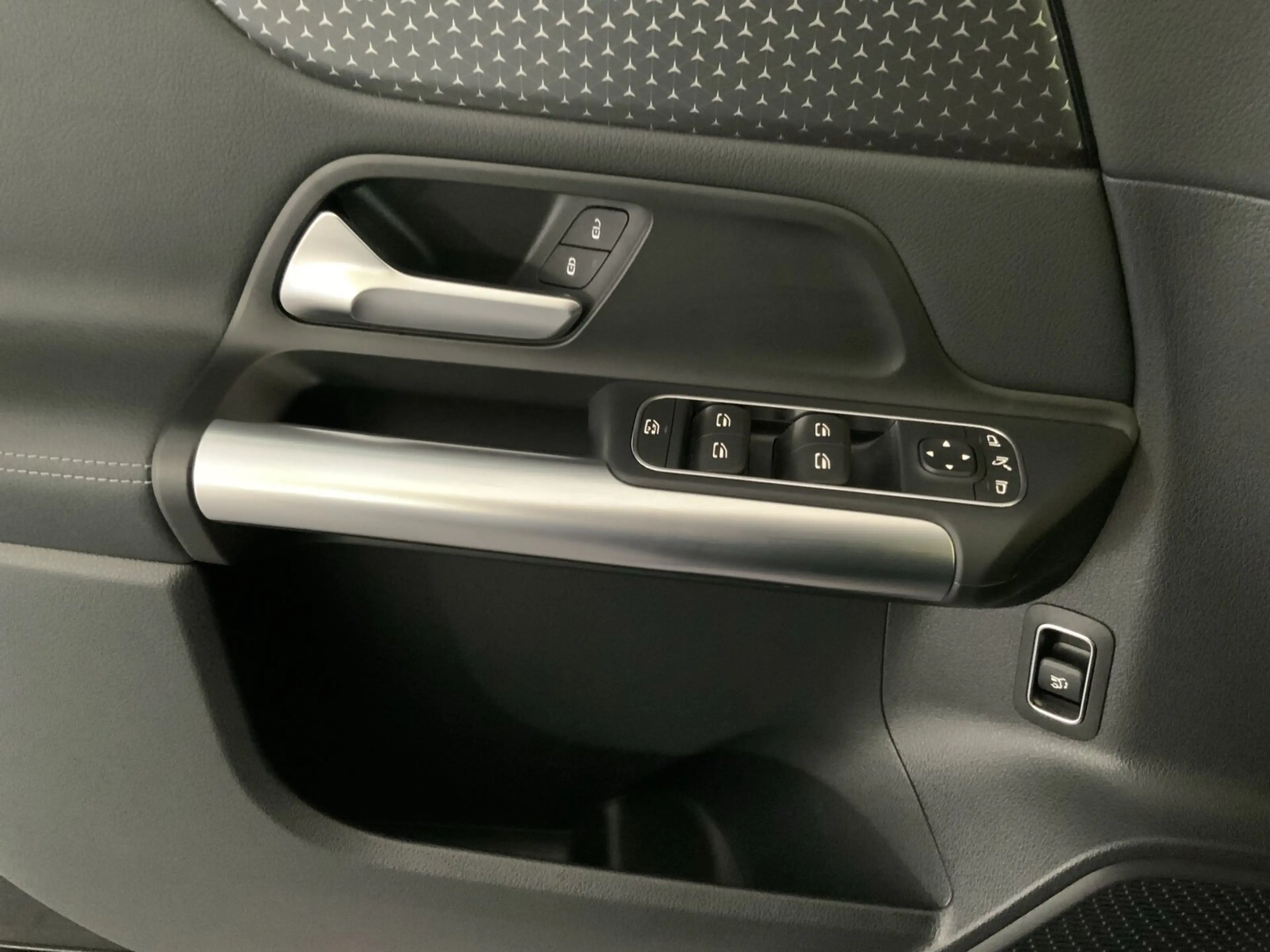 Mercedes-Benz GLA 200 GLA 200 Progressive Rückfahrkamera Winter-Paket — photo 12