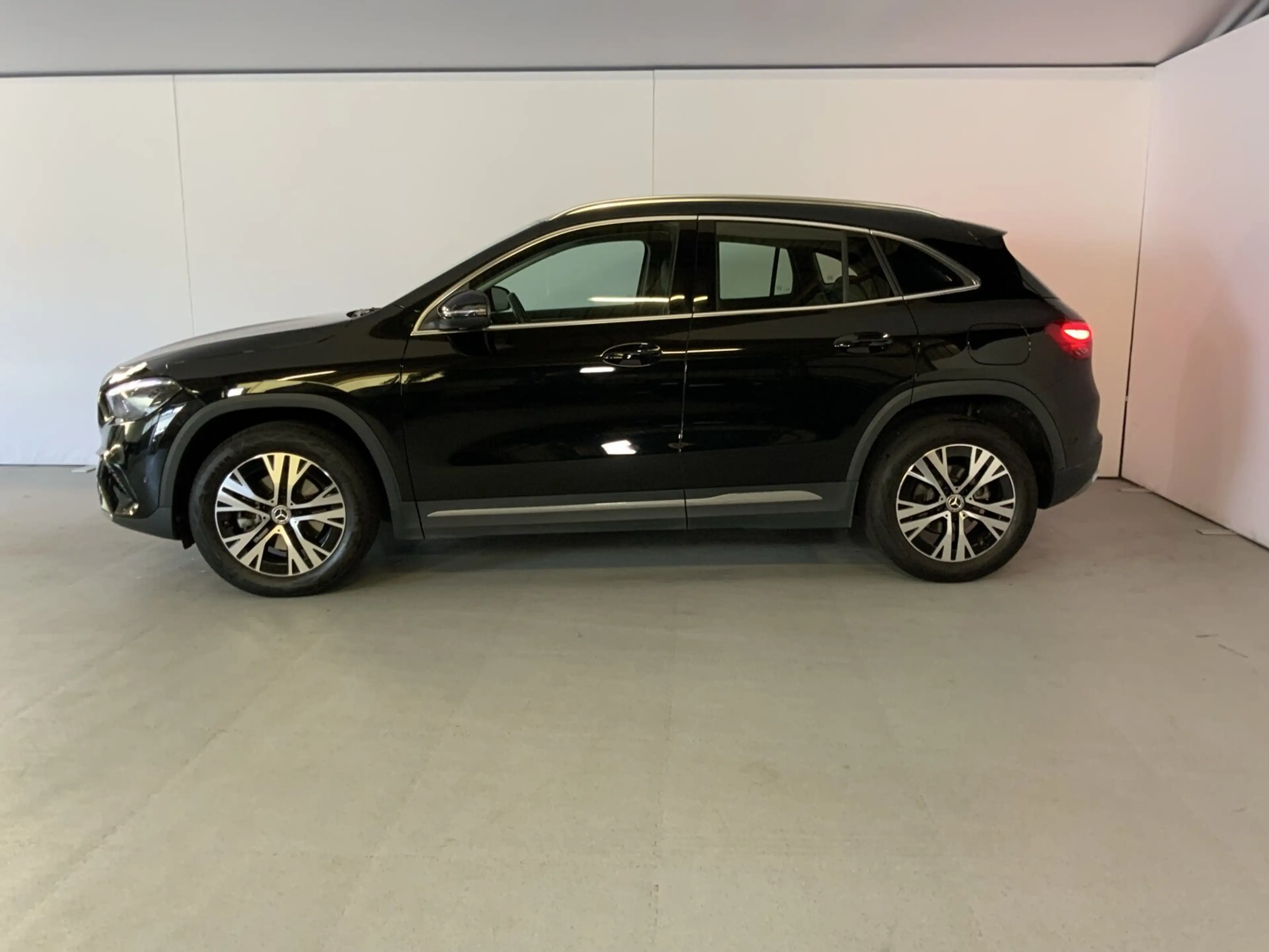 Mercedes-Benz GLA 200 GLA 200 Progressive Rückfahrkamera Winter-Paket — photo 3