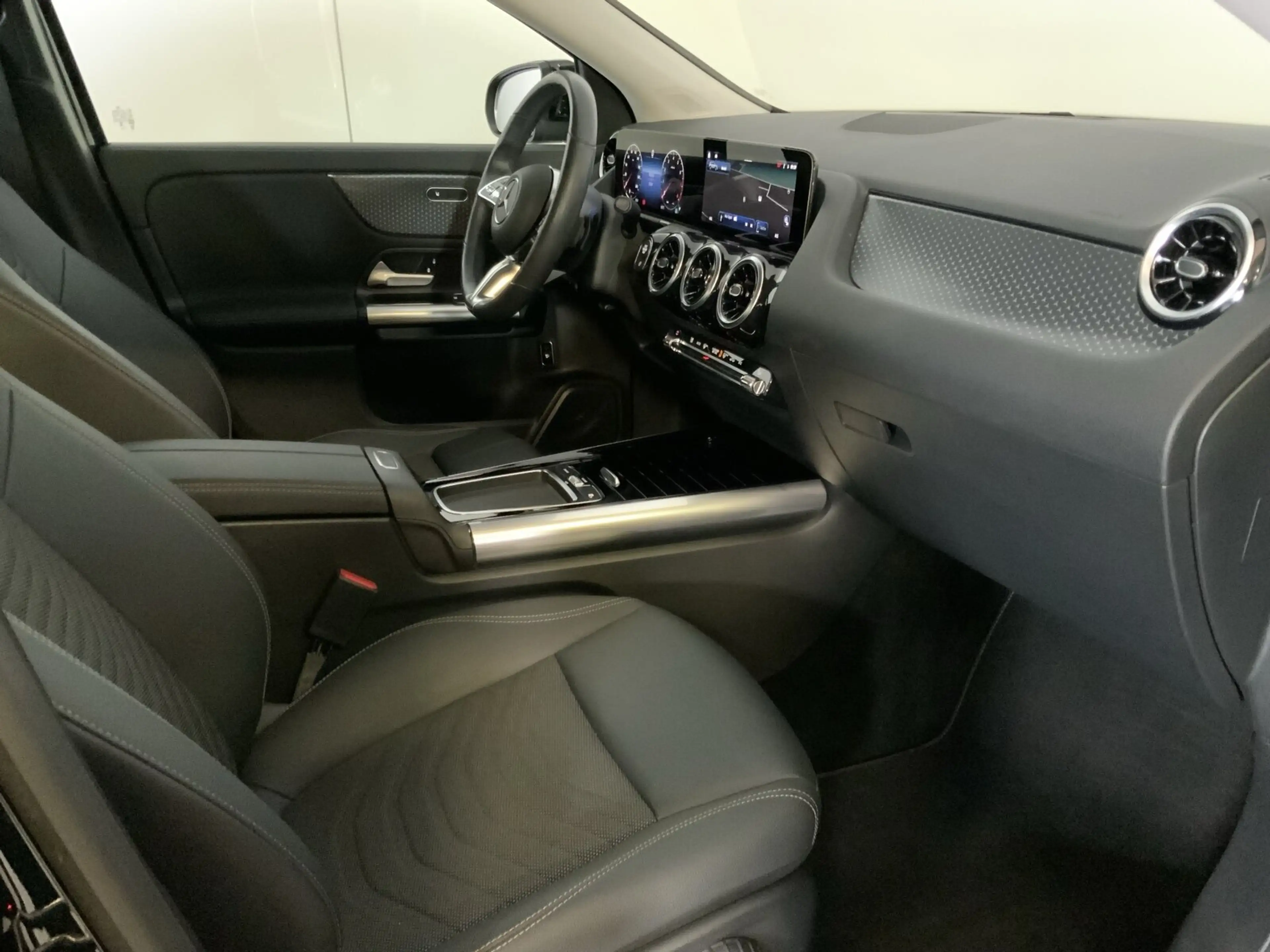 Mercedes-Benz GLA 200 GLA 200 Progressive Rückfahrkamera Winter-Paket — photo 14
