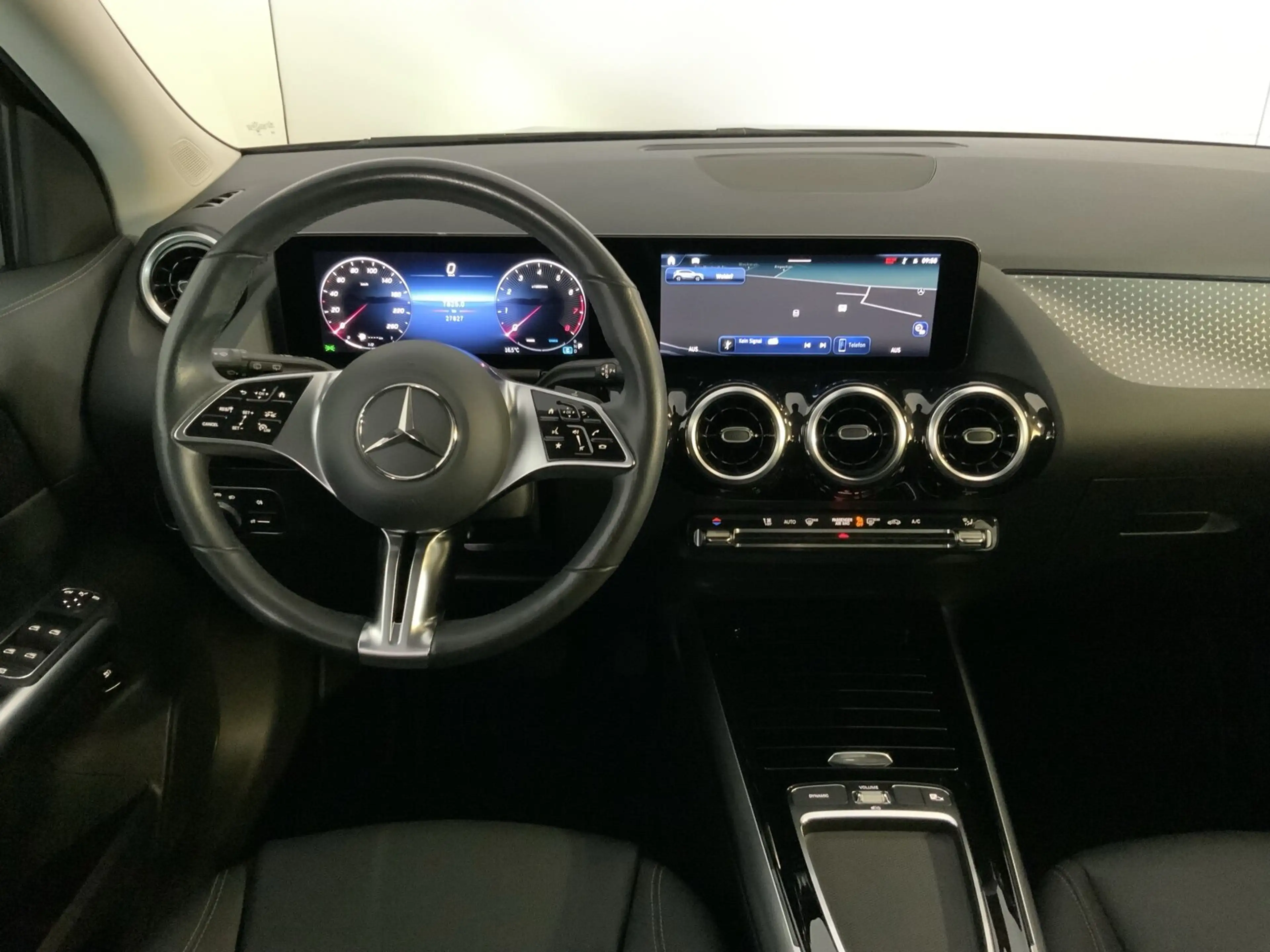 Mercedes-Benz GLA 200 GLA 200 Progressive Rückfahrkamera Winter-Paket — photo 9