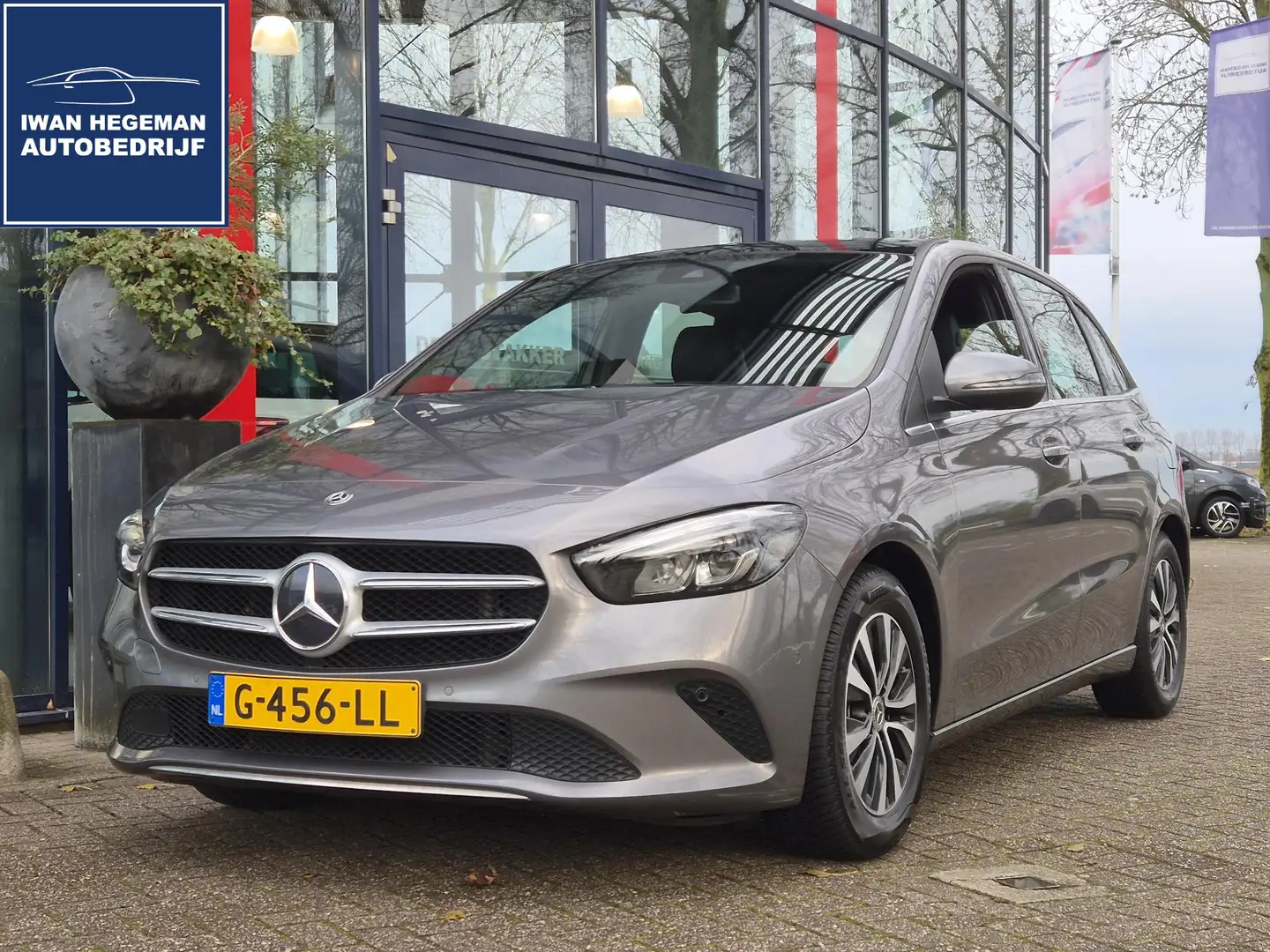 Mercedes-Benz B 180 Business Solution Plus AUTOMAAT | Panoramadak | Na Gris - 1