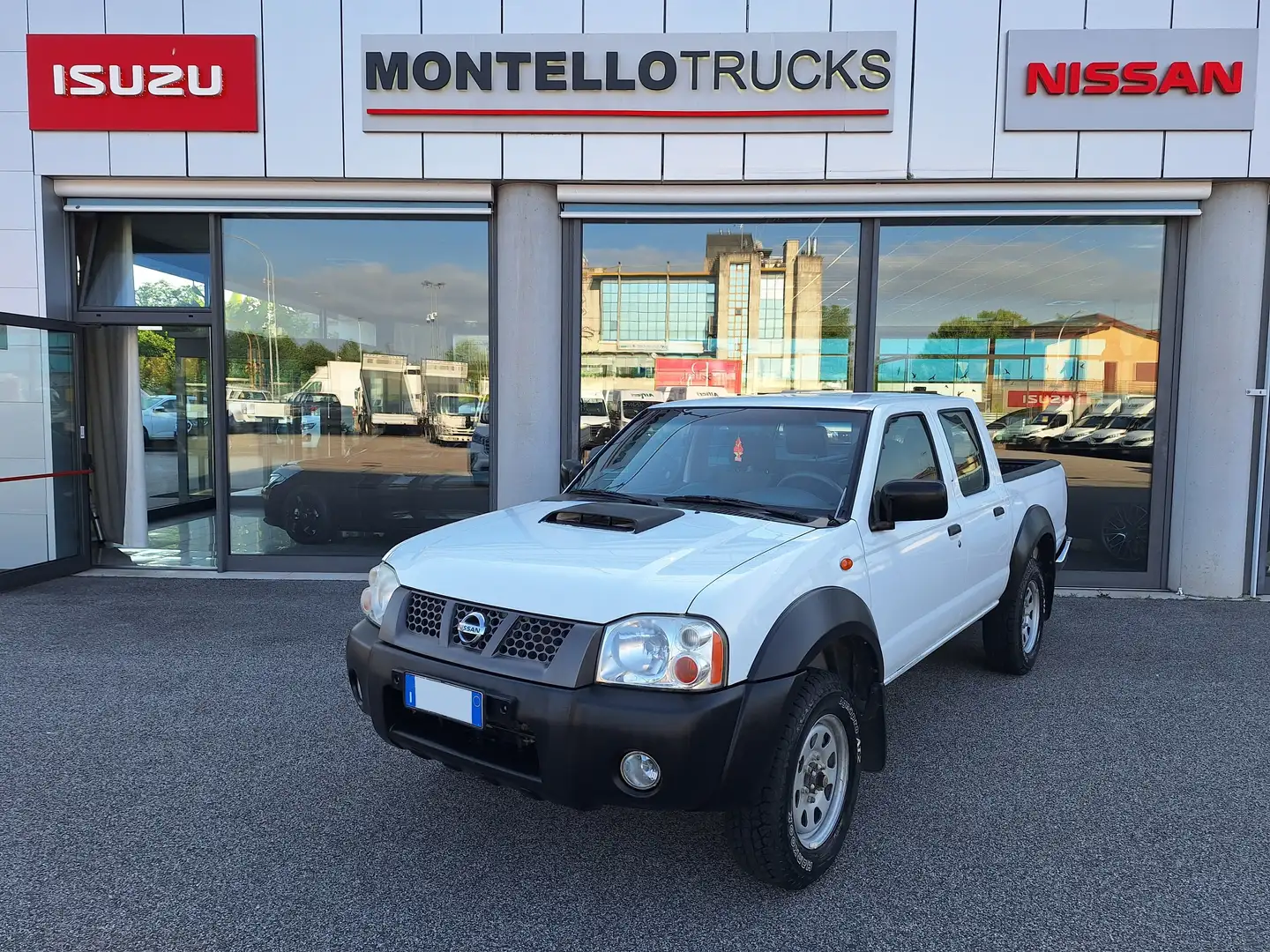 Nissan NP300 2.5dci 133cv Double Cab 4x4 M/T 978kg Wit - 1