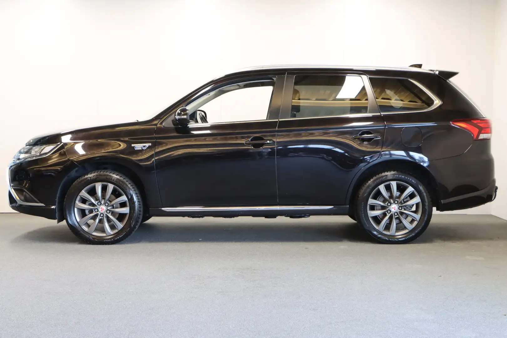 Mitsubishi Outlander 2.4 PHEV Pure Trekhaak Noir - 2