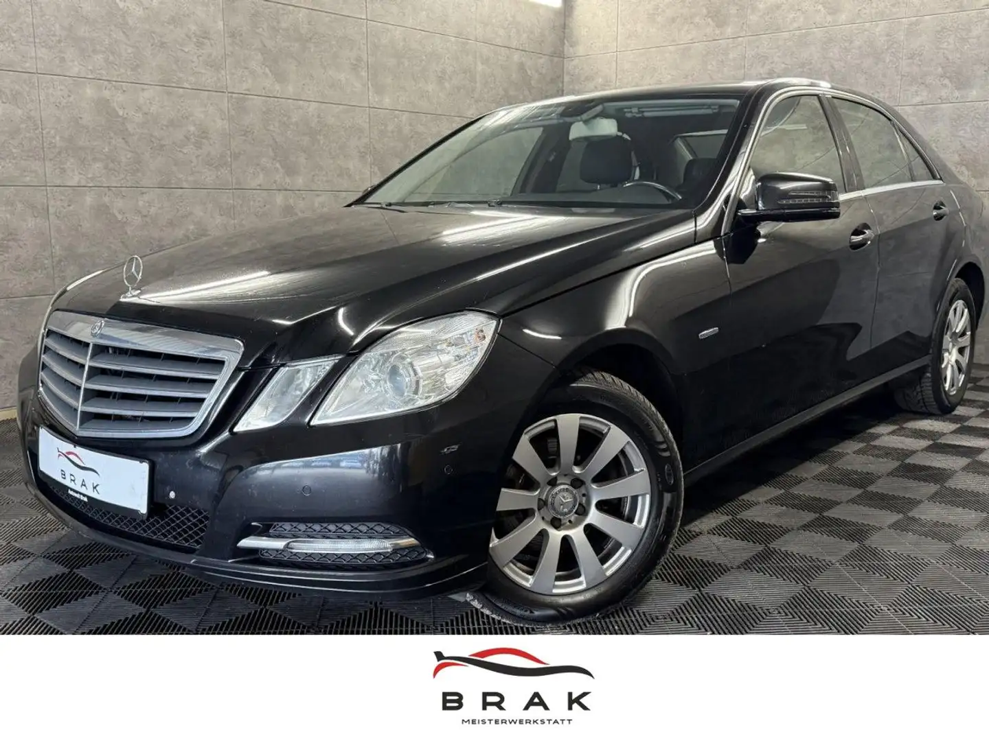 Mercedes-Benz E 220 CDI BlueEfficiency Tempo*AHK*PDC*El. Sitze Schwarz - 1