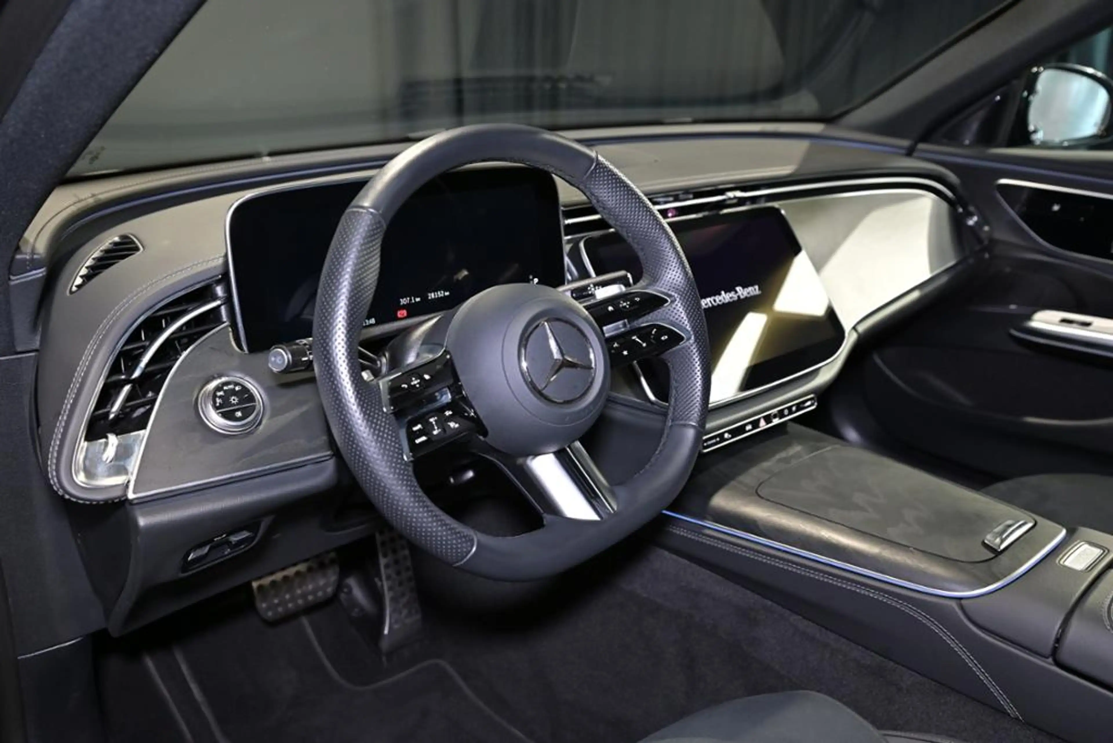 Mercedes-Benz E 220 d T AMG/AHK/PANO/DIST./RFK/KEYL./TW — photo 8