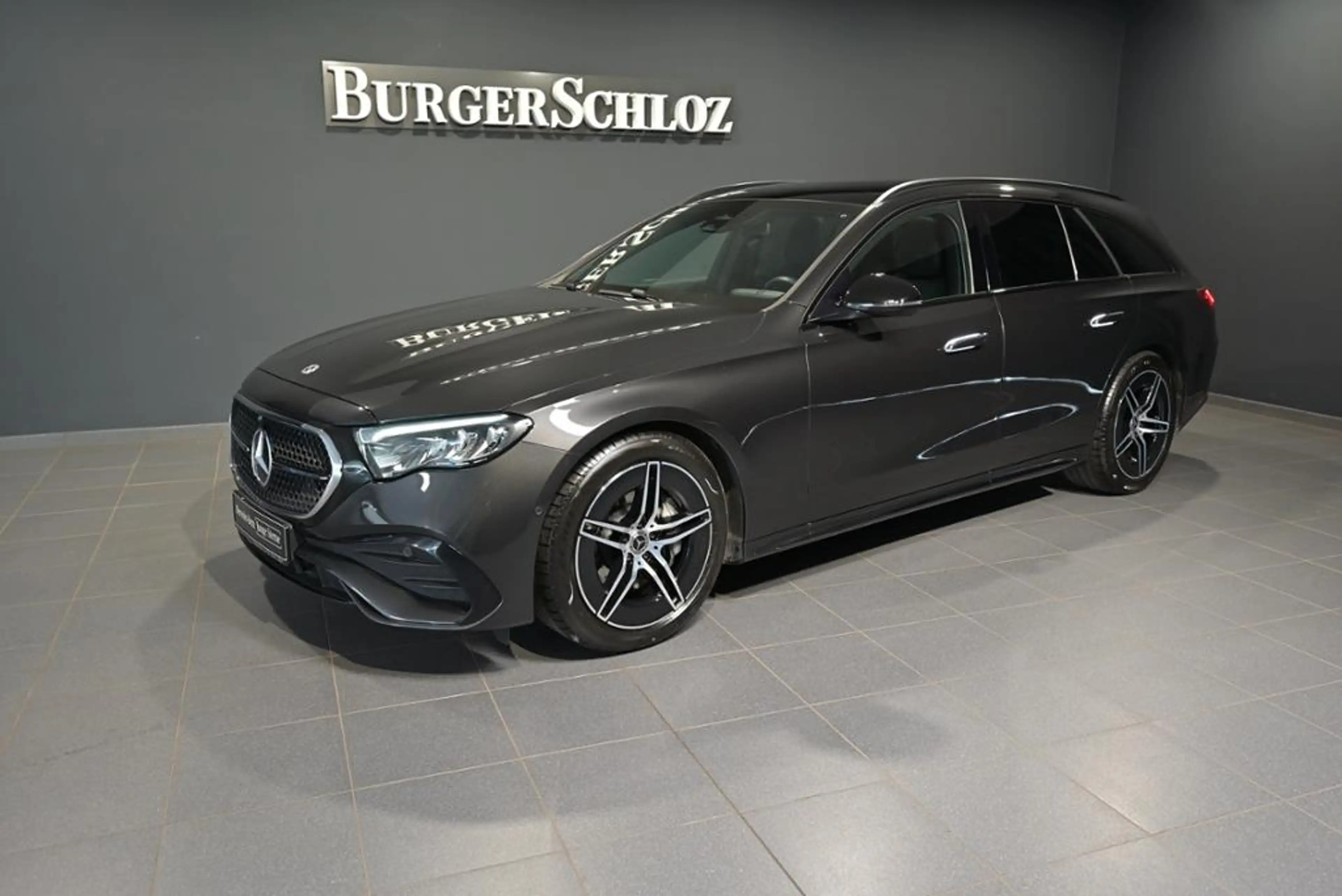 Mercedes-Benz E 220 d T AMG/AHK/PANO/DIST./RFK/KEYL./TW