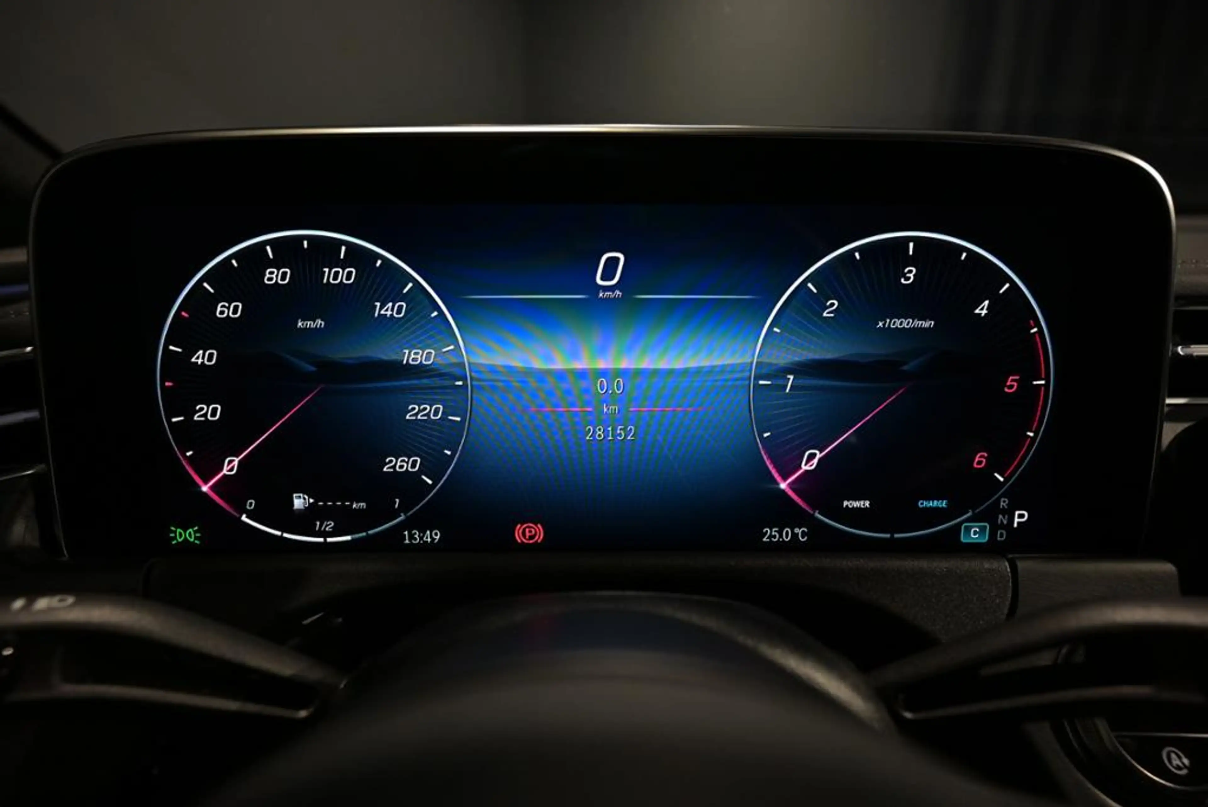 Mercedes-Benz E 220 d T AMG/AHK/PANO/DIST./RFK/KEYL./TW — photo 9