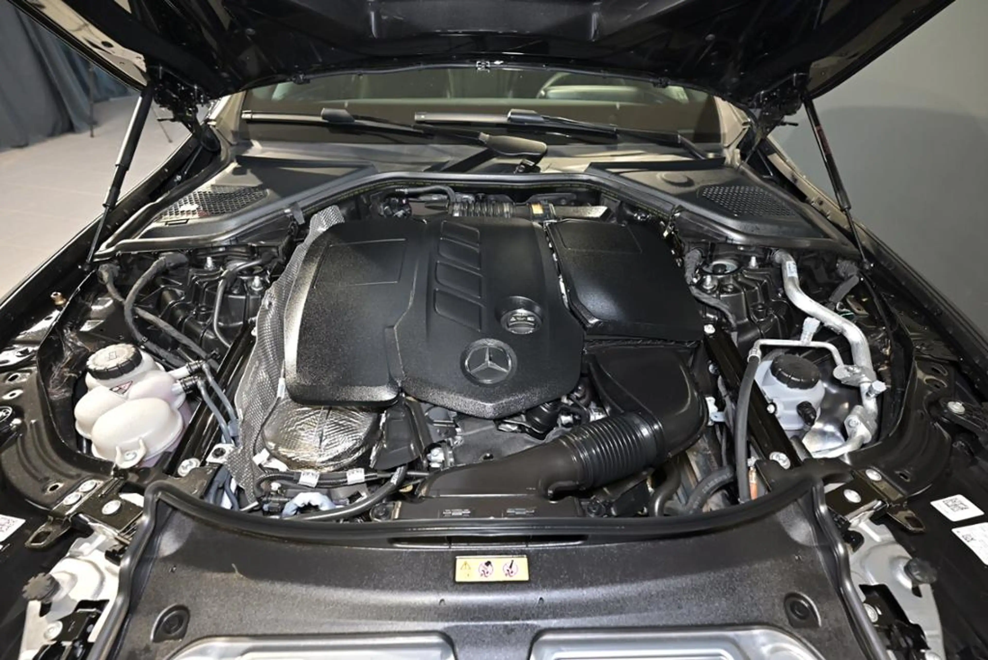 Mercedes-Benz E 220 d T AMG/AHK/PANO/DIST./RFK/KEYL./TW — photo 13