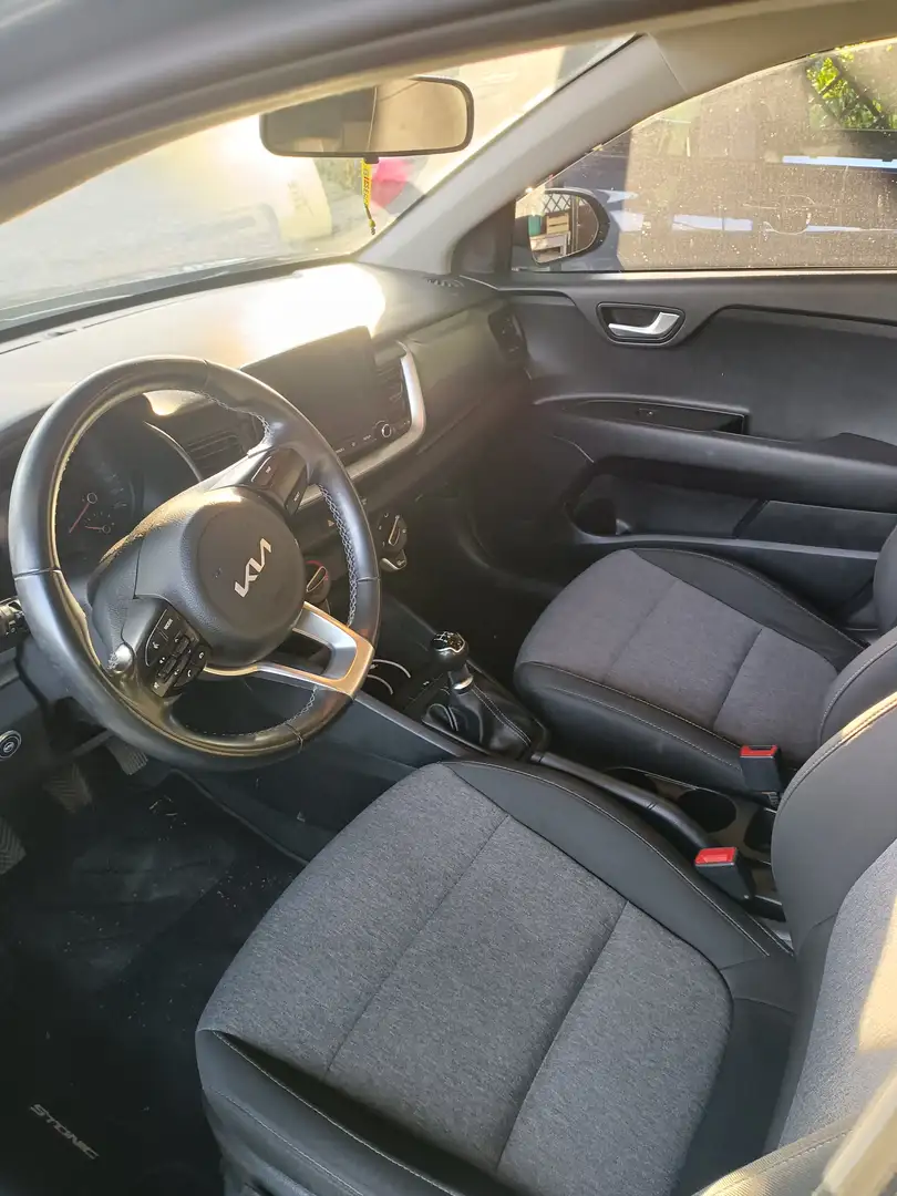 Kia Stonic Stonic 1.2 dpi Style s/Design Pack gpl 82cv Szürke - 1