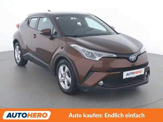 Toyota C-HR view 8